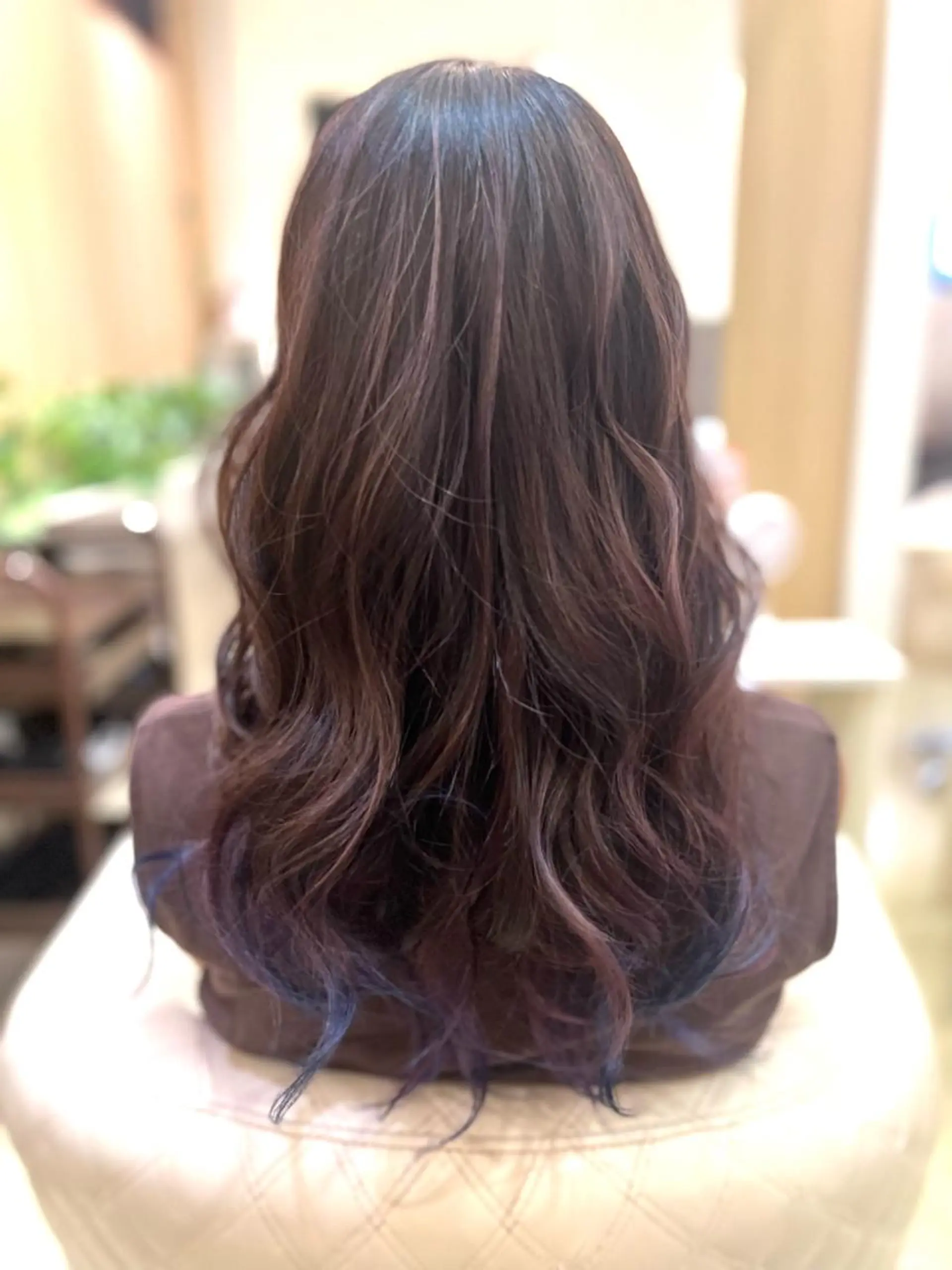 ロング カラー デザインカラー グラデーションカラー パープルカラー 大西 七海のヘアスタイル