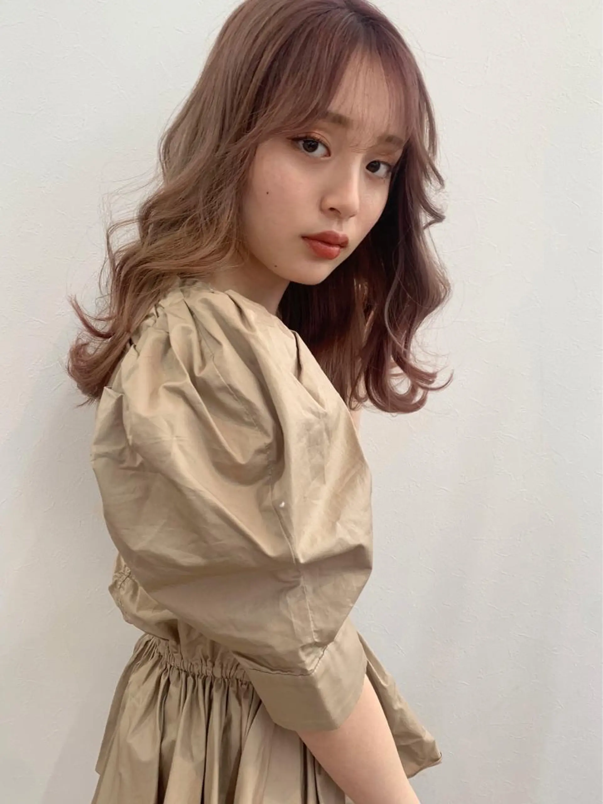 ミディアム カラー ミディアムパーマ ベージュカラー 黒髪 ブリーチ ブルーカラー カット ヘアカラー トリートメント 透明感/オリーブ/ グレージュ/YUKAのヘアスタイル