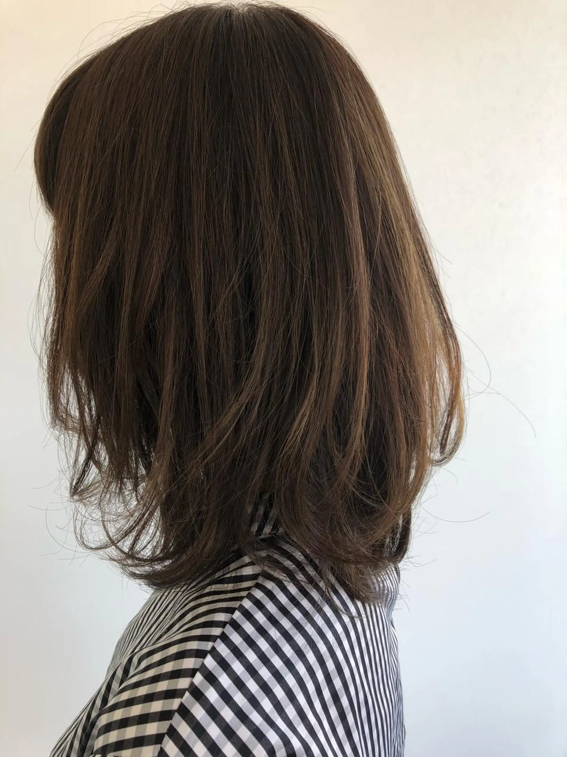 ミディアム カラー 松浦 圭希のヘアスタイル