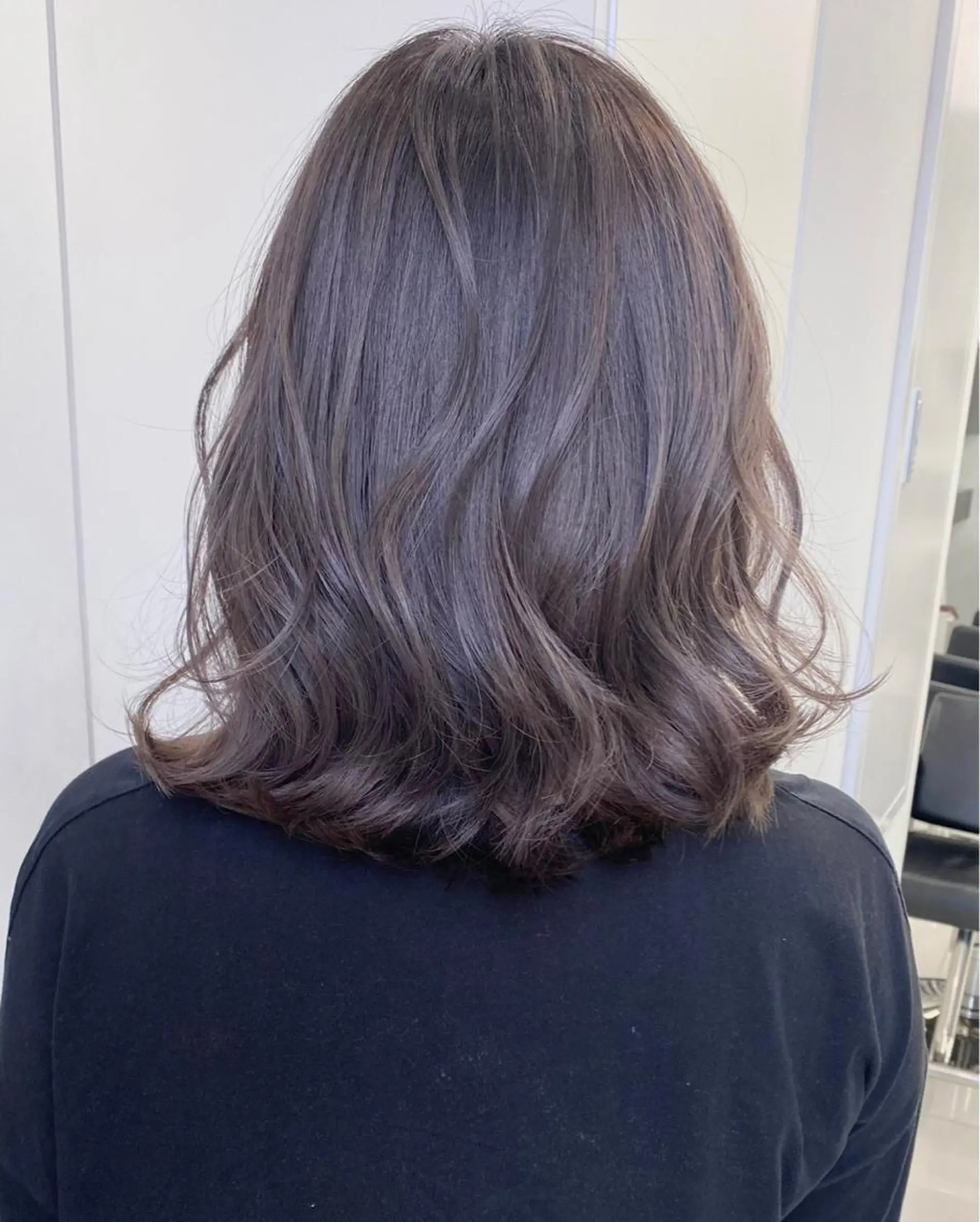 ミディアム アッシュ フレンチガーリー 髪質改善 オン眉 カット ヘアカラー トリートメント 公式 Ease by amble luxeのヘアスタイル