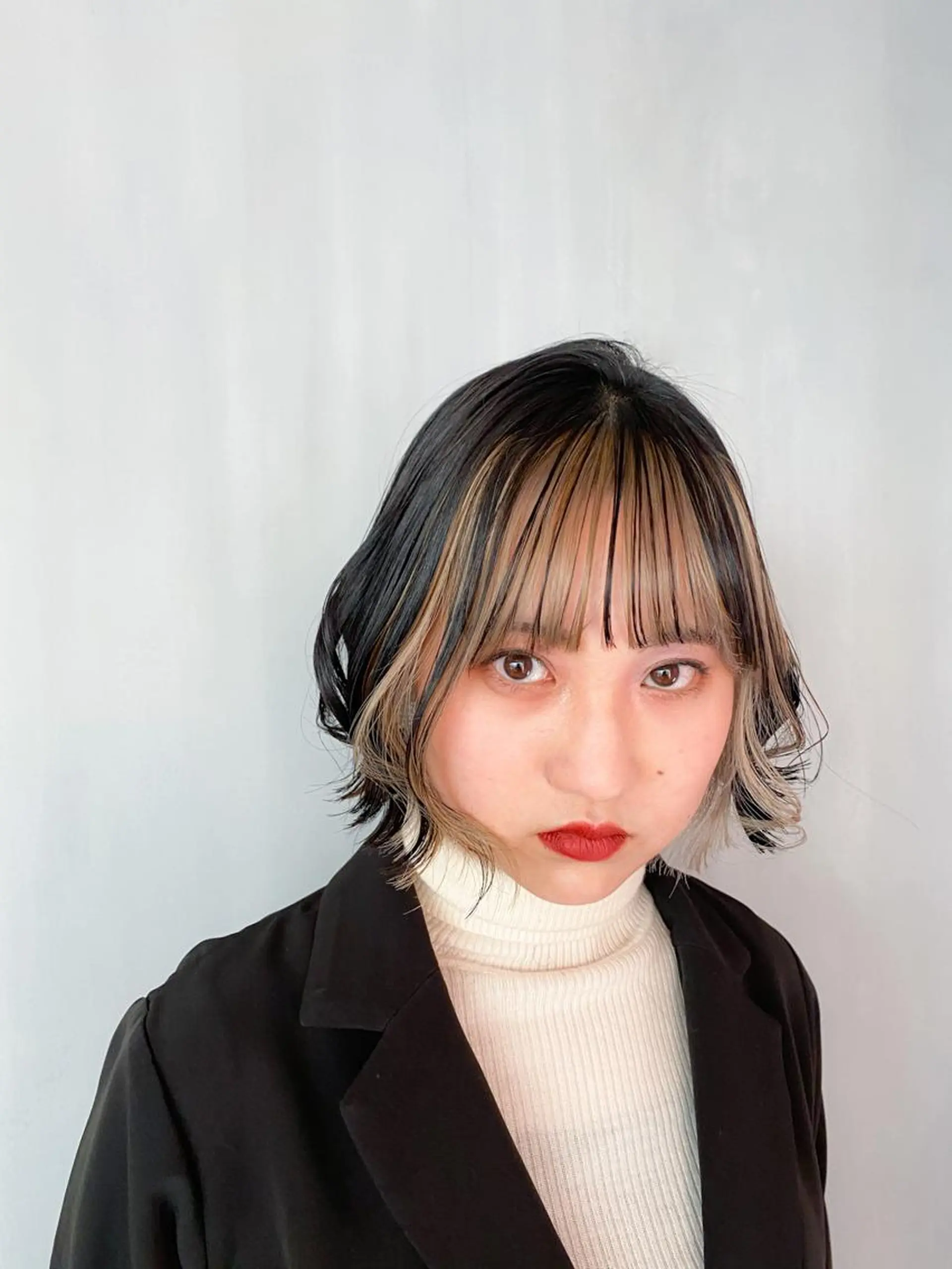 ショート カラー ミストバング フェイスフレーミング カット ヘアカラー トリートメント オーストヘアージジ所属・TAI透明カラー 柔らかい縮毛矯正のヘアスタイル