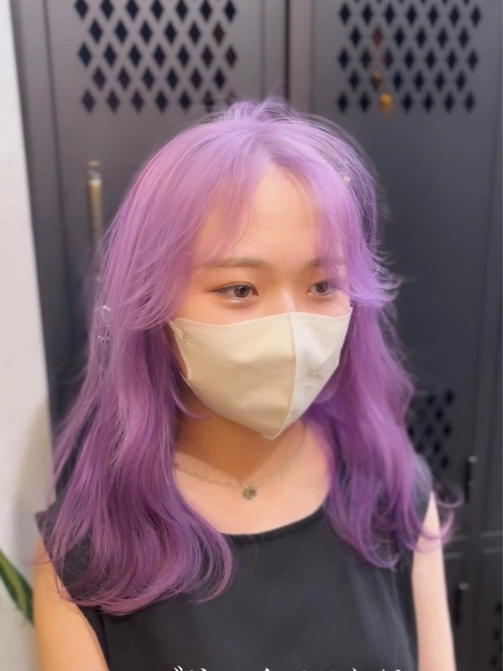 セミロング パープルカラー 白髪ぼかしハイライト 🥇店長JUKIYAのヘアスタイル