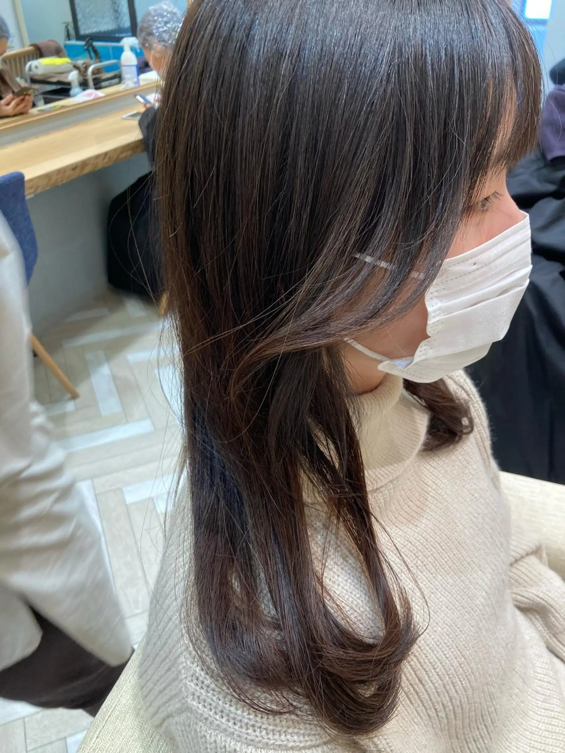 セミロング 顔まわりレイヤー 韓国風ヘア レイヤーカット おくれ毛 小顔カット Loom .by Sea  ルームバイシー所属・レイヤー/前髪/ 韓国/CHIHIROのヘアスタイル