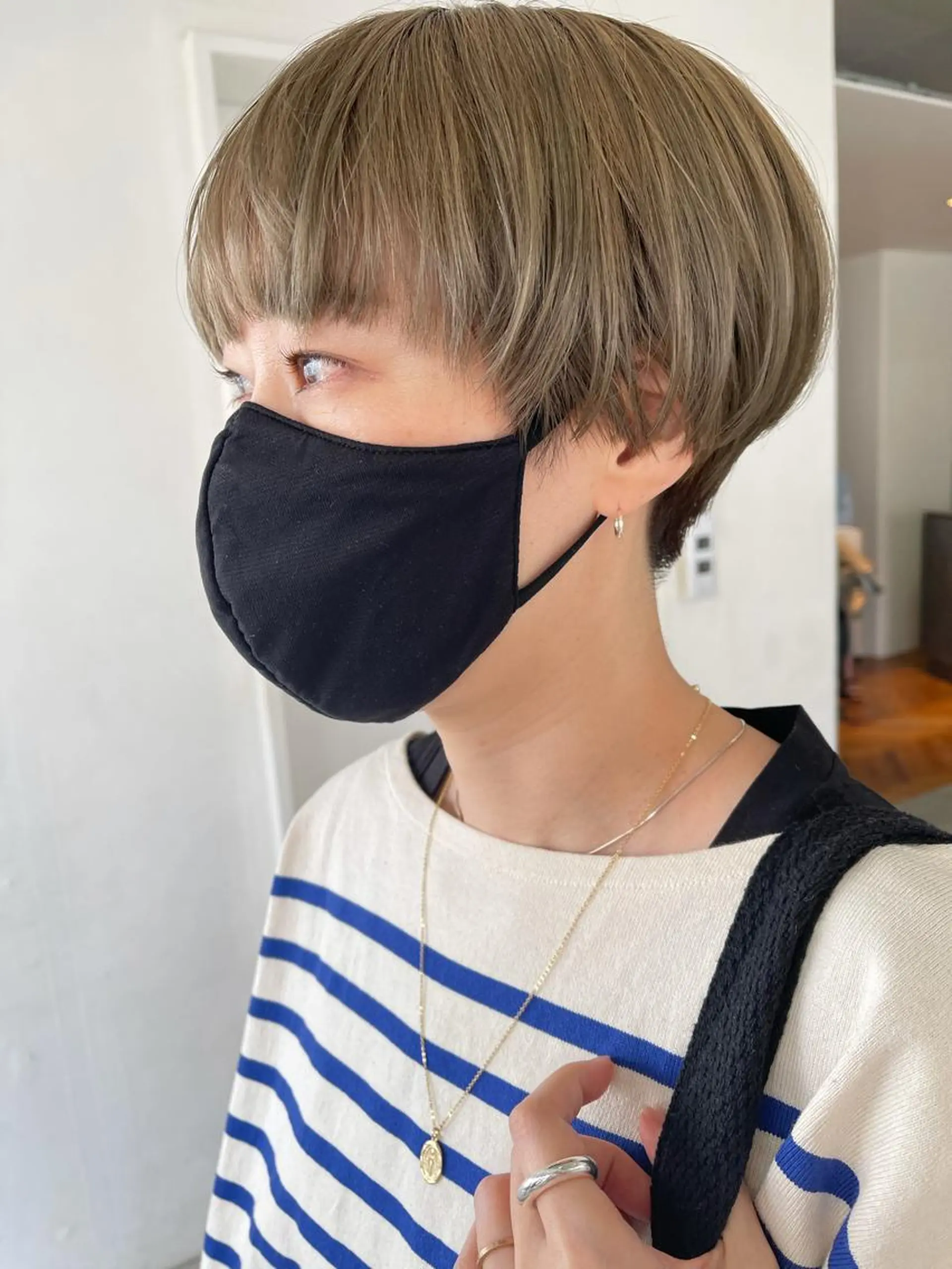 ショート カラー カット ヘアカラー トリートメント 💓パーマ，💗 レイヤーカットのヘアスタイル