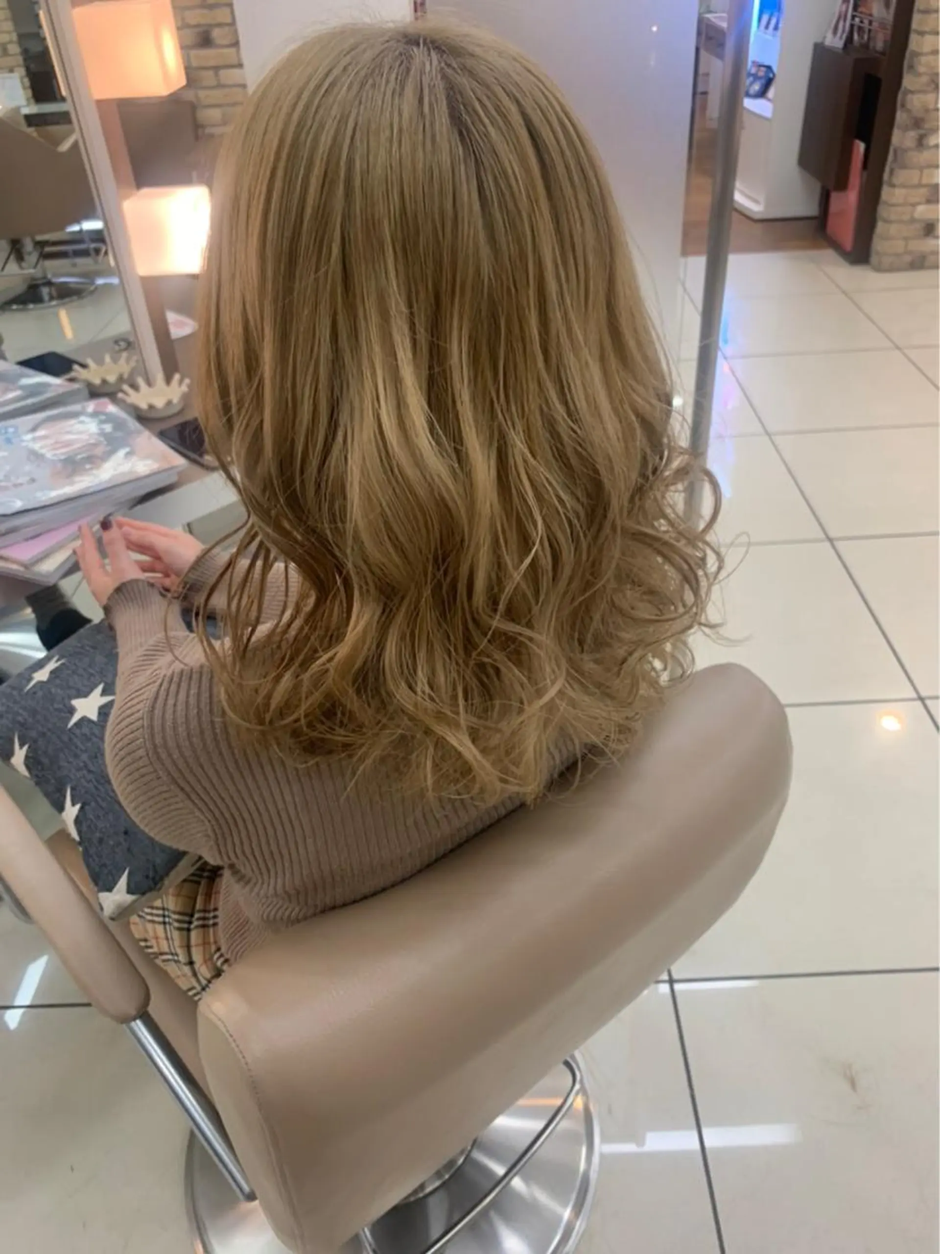 セミロング カラー ヘアカラー トリートメント 羽エクステ🩷 🤍まき🤍のマツエク・マツパデザイン