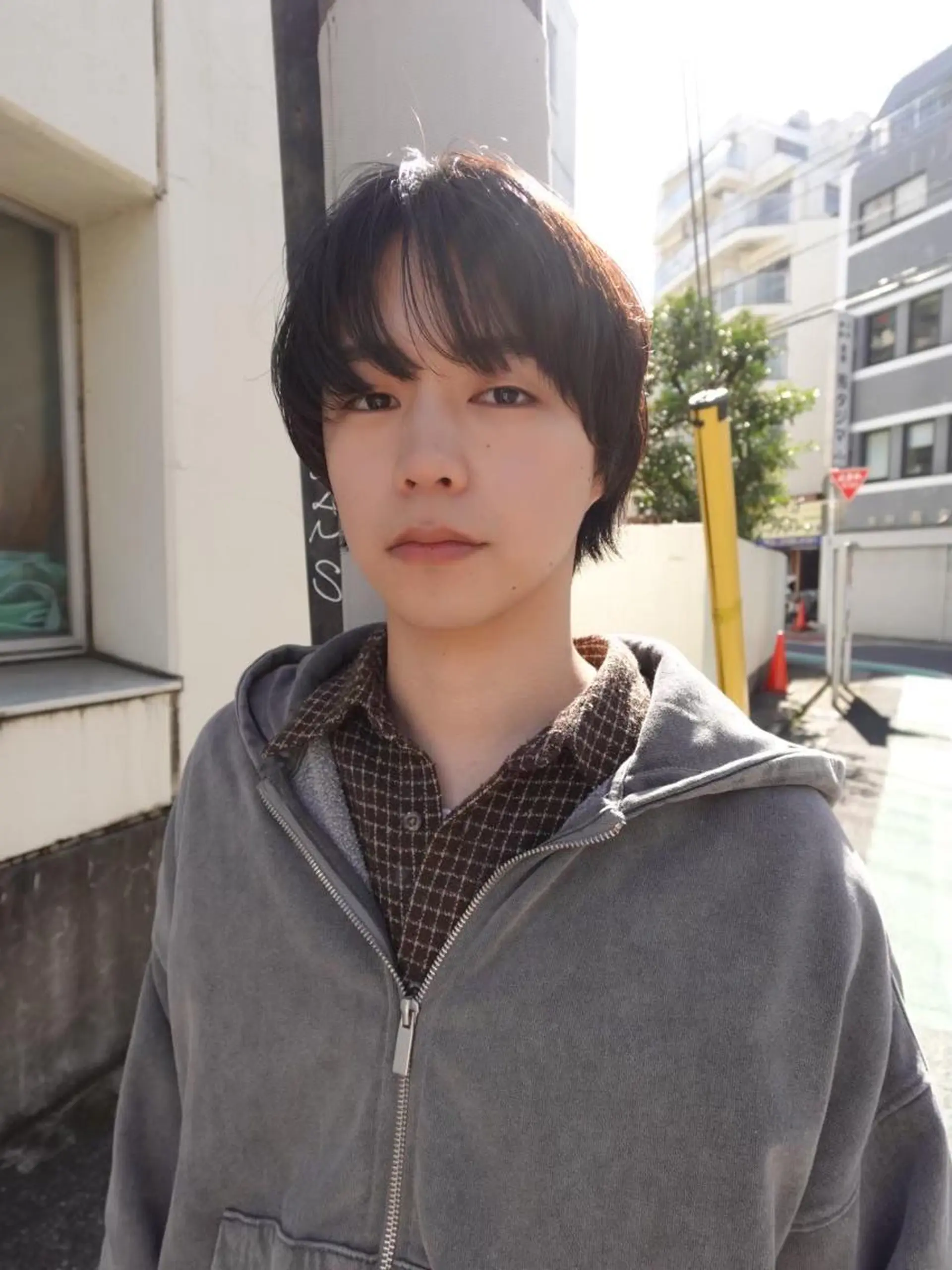 ショート メンズ パーマ メンズブリーチ センターパート ダウンパーマ フェードカット メンズハイライト カット 縮毛矯正 CEINE loqのヘアスタイル