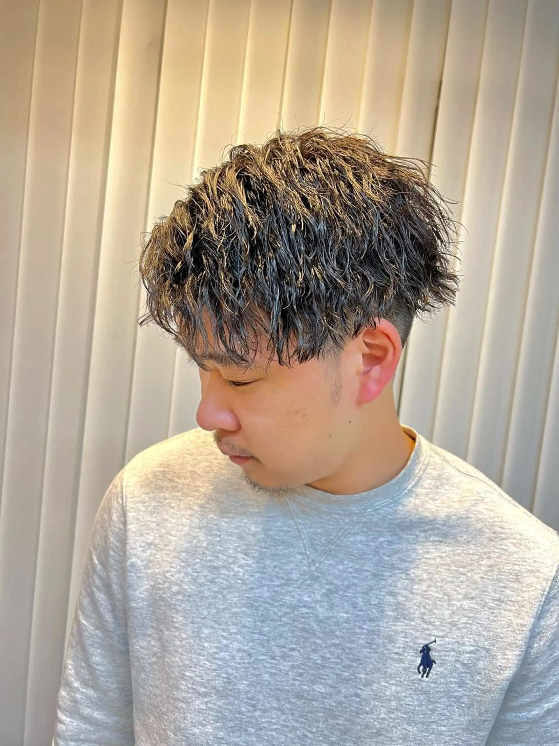 ショート パーマ メンズ 二本木 秀成のヘアスタイル