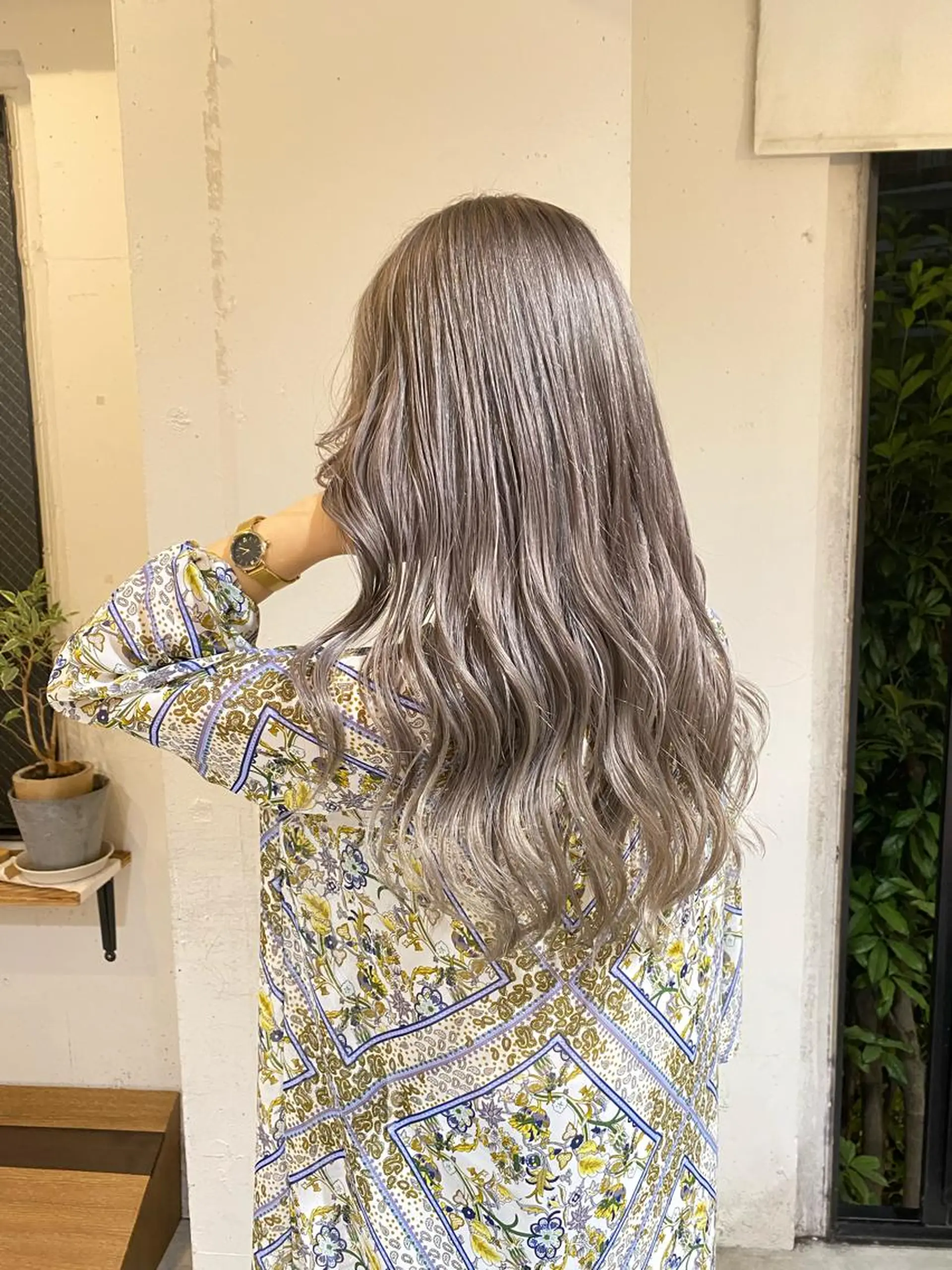 ロング カラー ダブルカラー グレージュ ハイトーンカラー ヘアカラー トリートメント 髙橋 玲渚のヘアスタイル