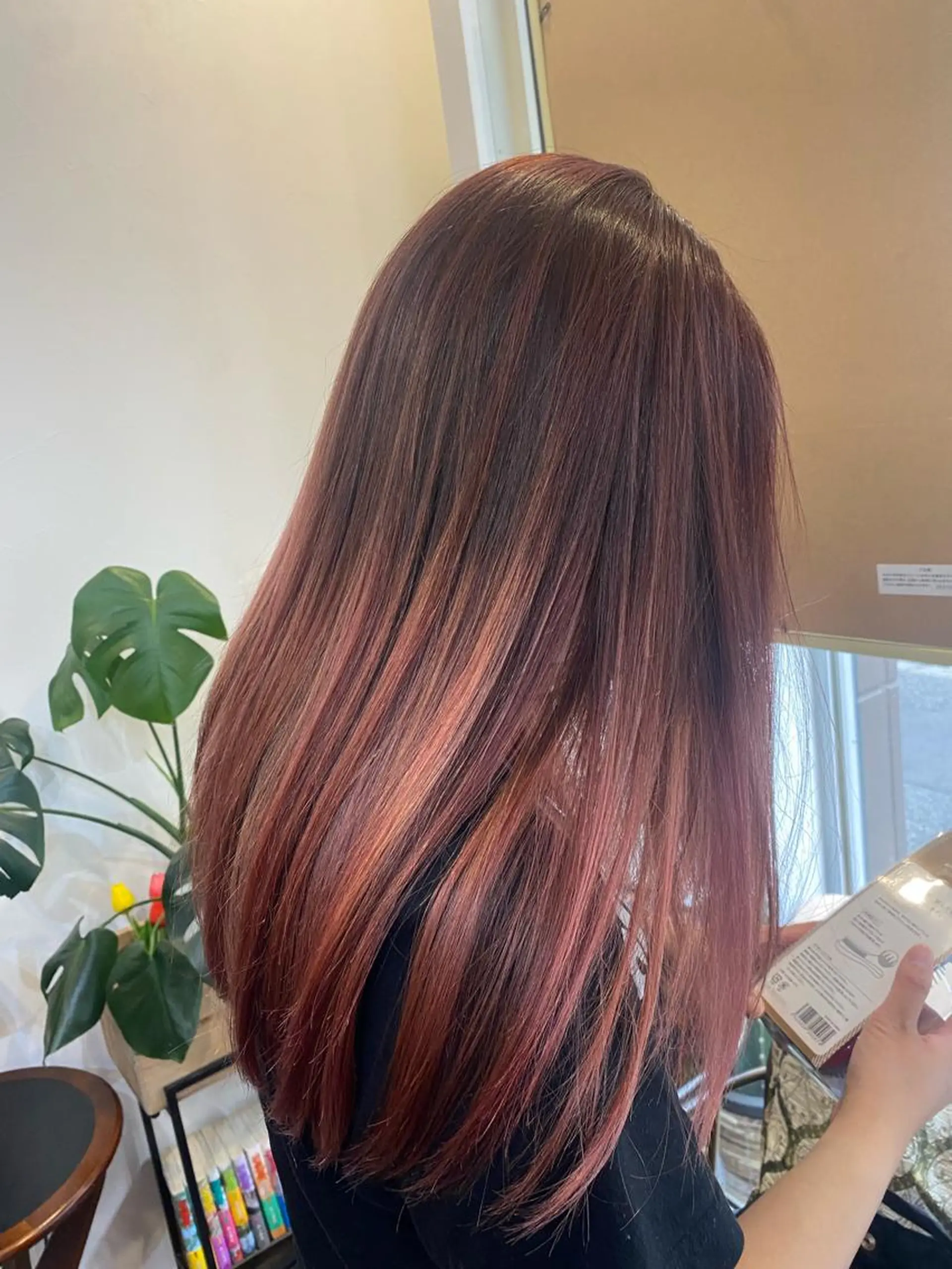 ロング カラー バレイヤージュ ハイライトカラー ピンクカラー ハイライト レイヤーカット カット ヘアカラー トリートメント pep natsumiのヘアスタイル