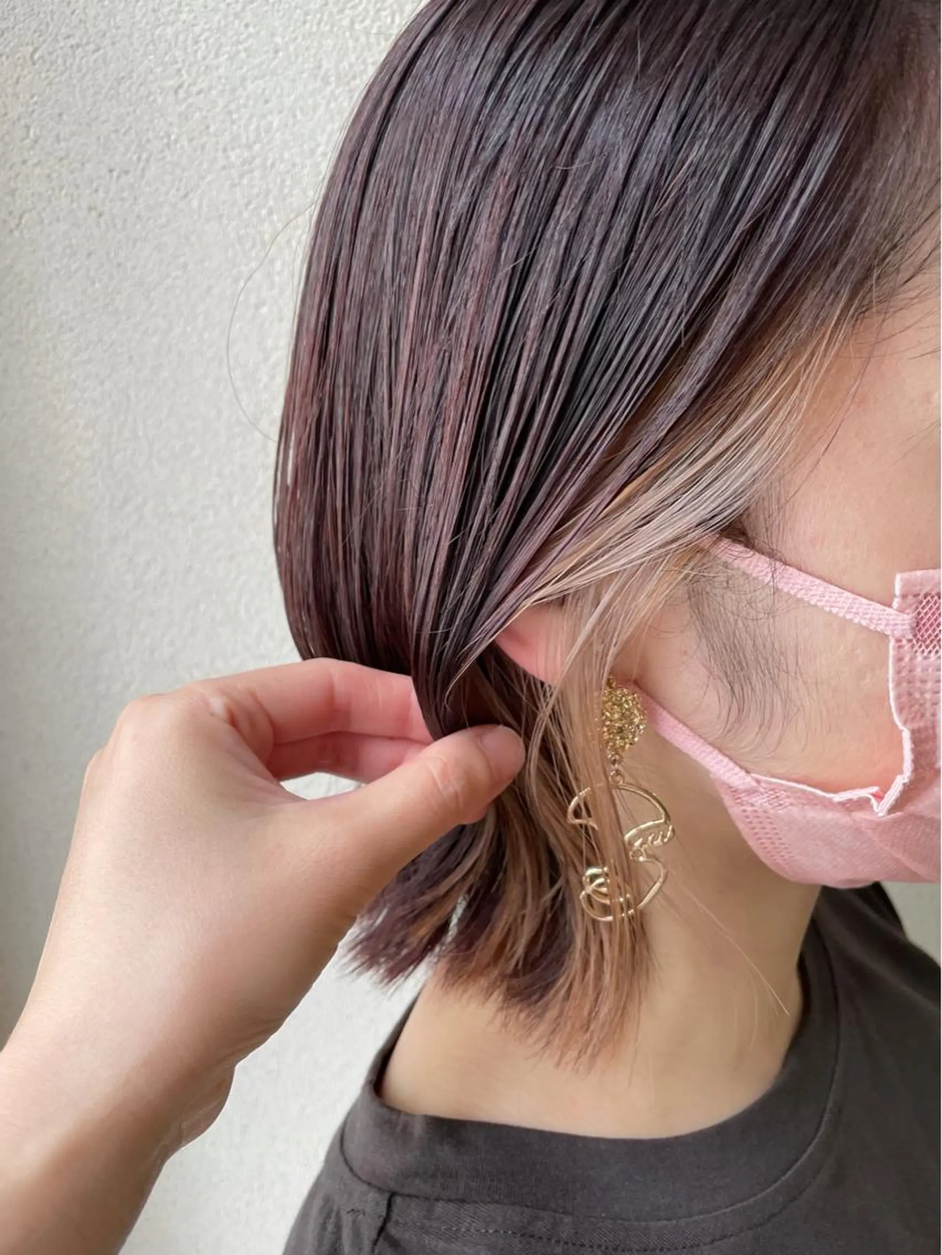 ショート カラー ベージュカラー ブリーチ ブラウンカラー イヤリングカラー ピンクカラー 沢田 瞳のヘアスタイル