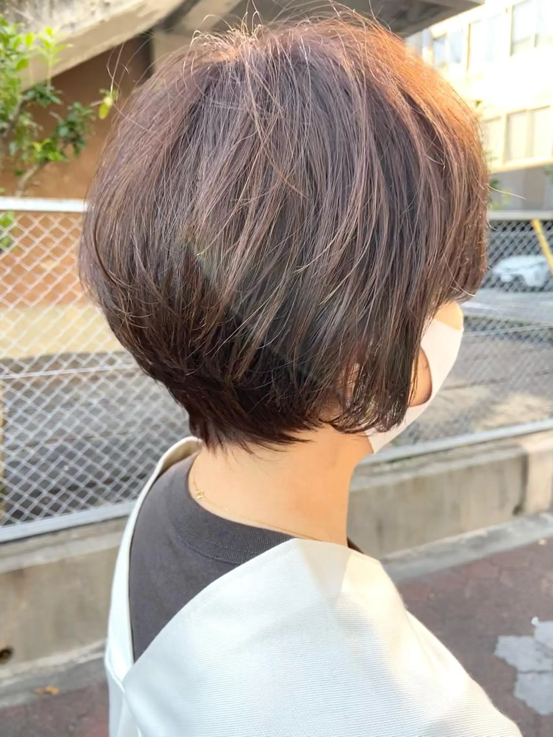 ショート カラー ヘアアレンジ ハイライトカラー くせ毛 ハイライト ショートヘア 田中 あやなのヘアスタイル