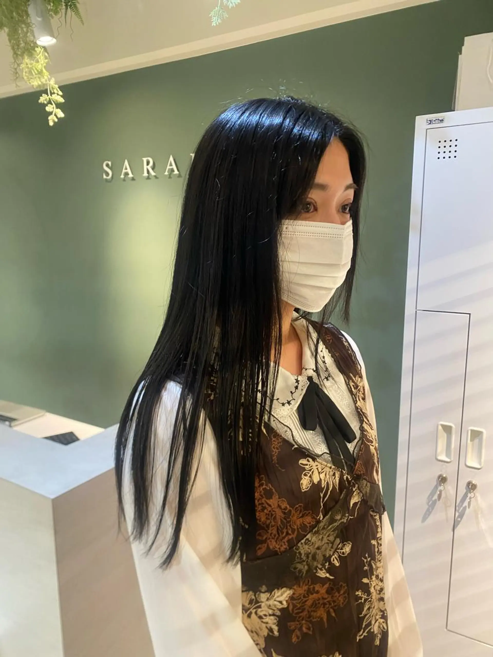 ロング カラー 黒髪 ブルーカラー ブルーブラック 安来柚乃 ヤスキユノのヘアスタイル