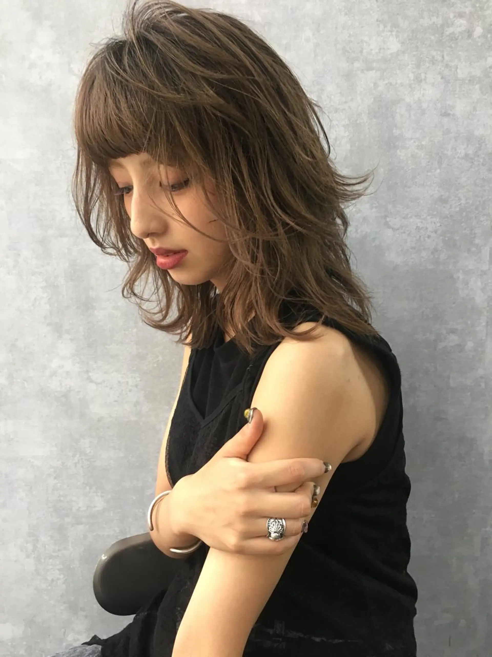 ミディアム カラー ベージュカラー ハイライトカラー ハイライト レイヤーカット BLend 渋谷のヘアスタイル