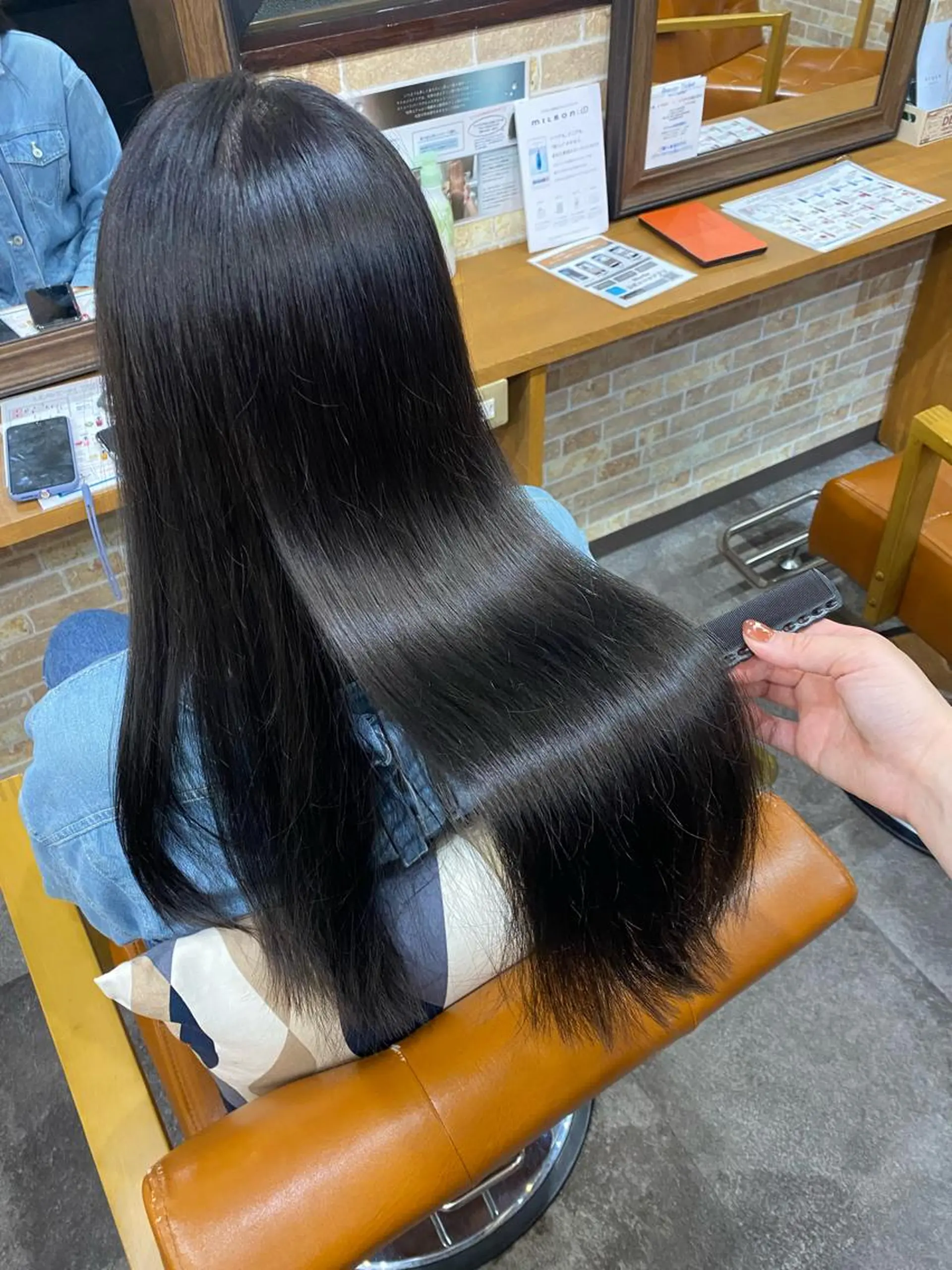 ロング アッシュ 美髪ヘア 🤍erikaのヘアスタイル