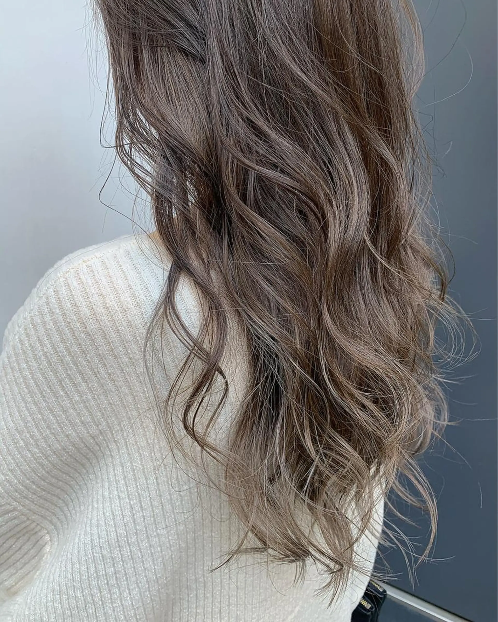 ロング カラー ヘアアレンジ グレージュ ハイライトカラー ハイライト 福壽 優奈のヘアスタイル