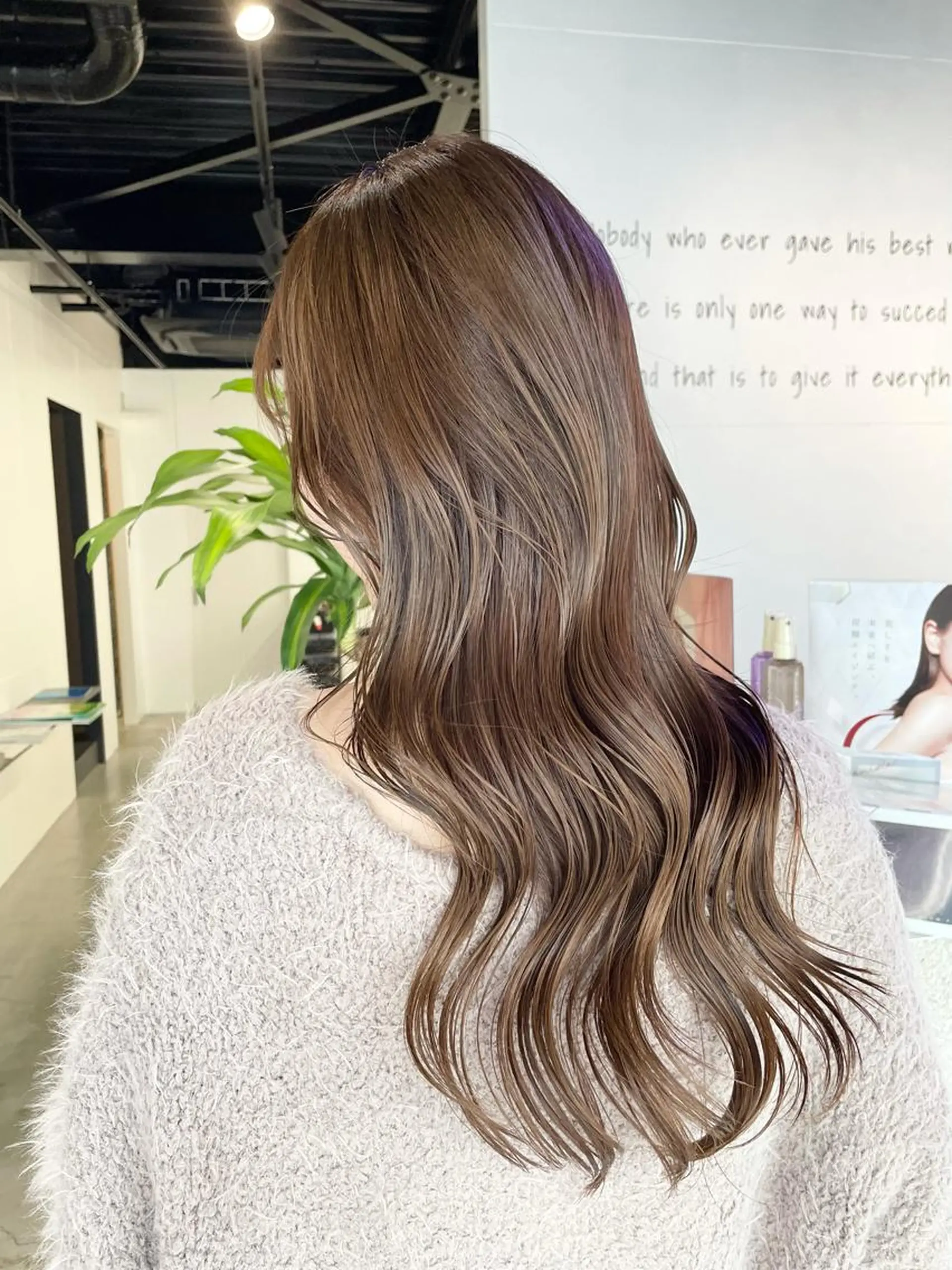 ミディアム シールエクステ エクステ ハイライト レイヤーカット レイヤーカット/ 髪質改善/ハイライトのヘアスタイル