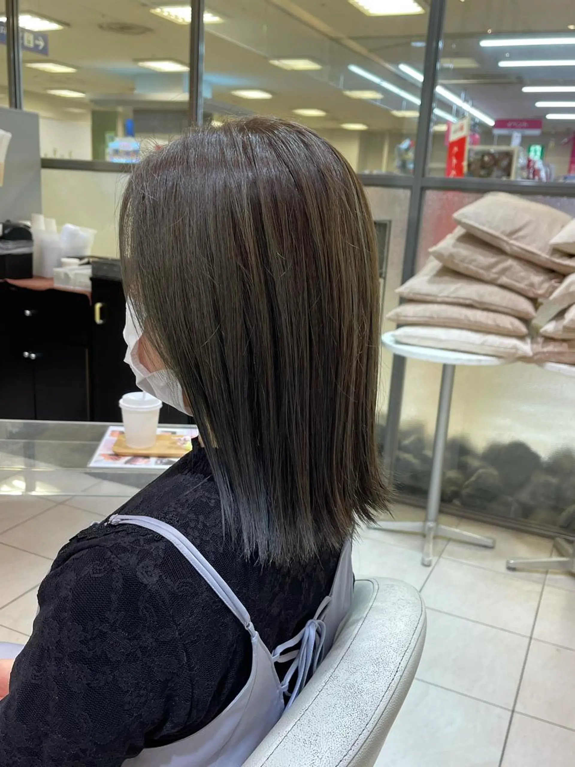 セミロング カラー アッシュ オリーブアッシュ カネヒラ リョウスケのヘアスタイル