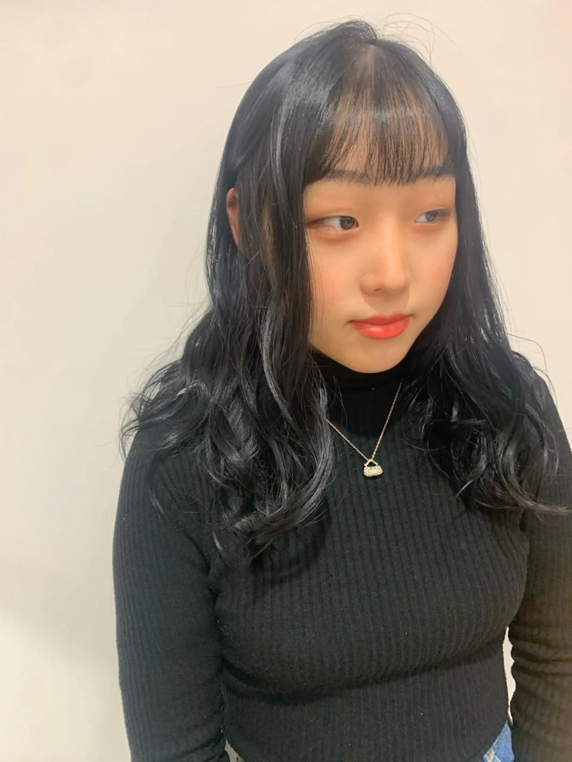 ミディアム カラー 黒髪 ブルーカラー ブルーブラック ヘアカラー 中目黒🌼 🌼ハナのヘアスタイル