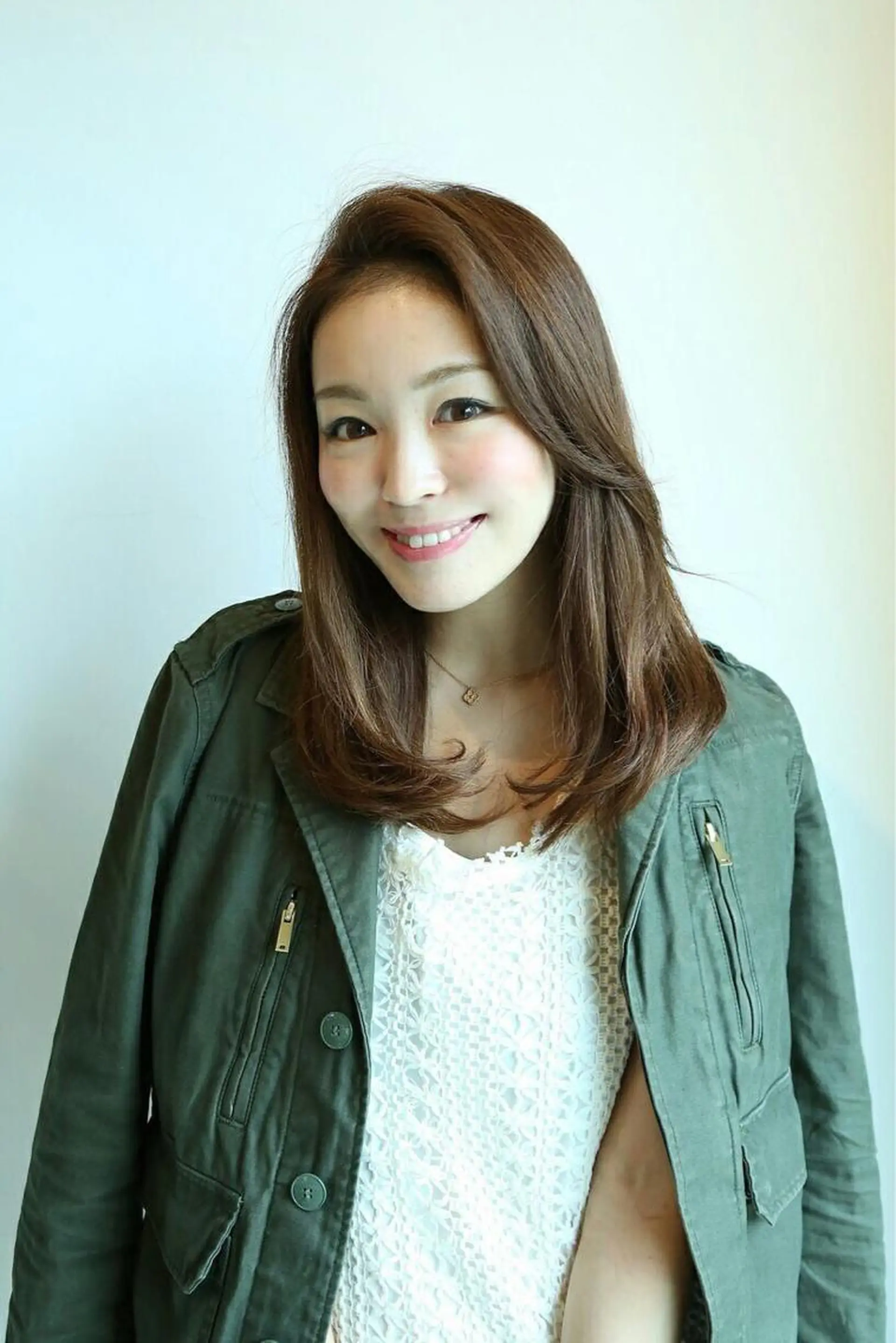 ミディアム カラー カット 縮毛矯正 トリートメント 菊池 貢平のヘアスタイル