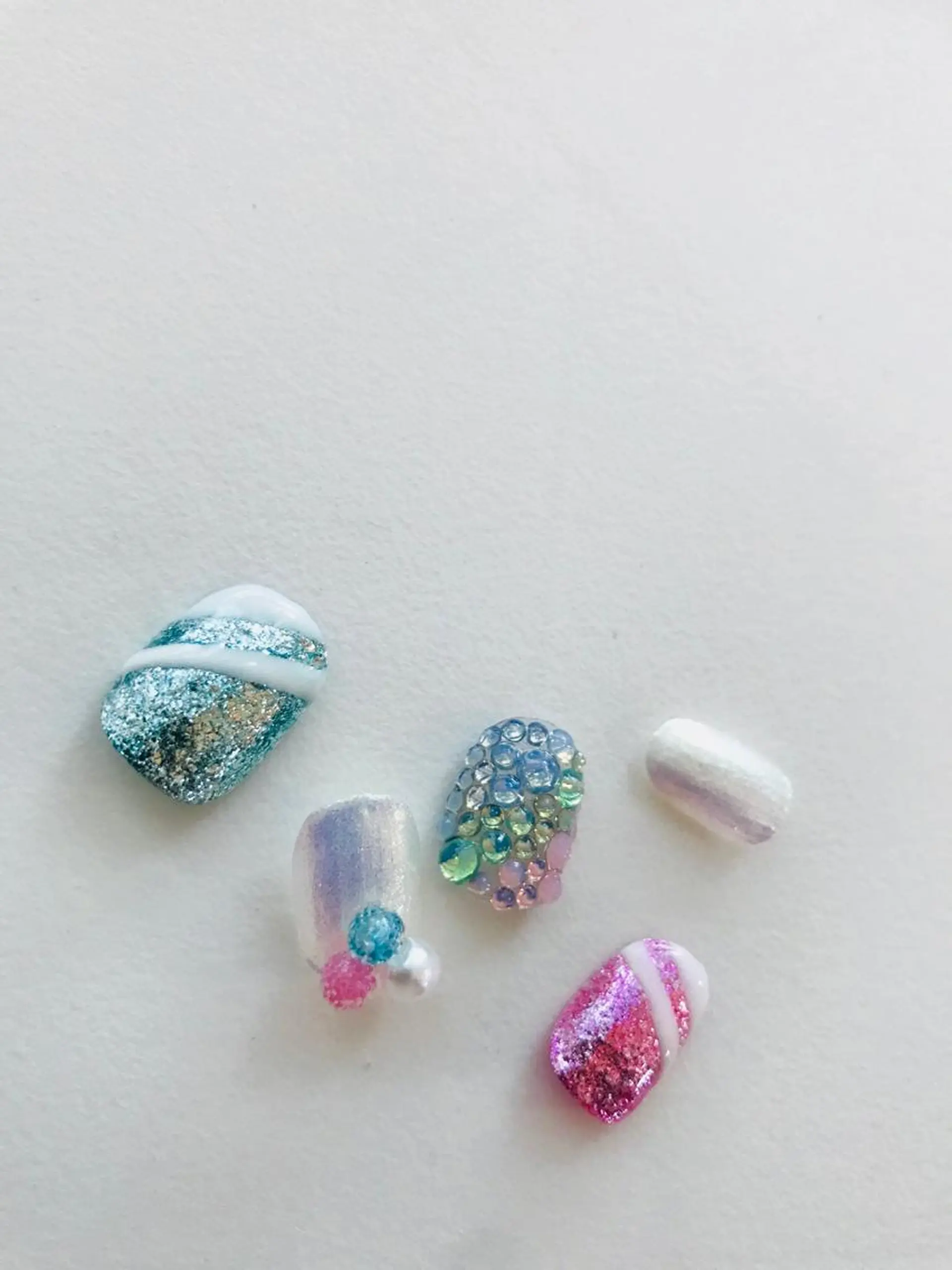 ネイル キラキラネイル ストーンネイル ハンドネイル nail salon ily 武蔵新城のネイルデザイン