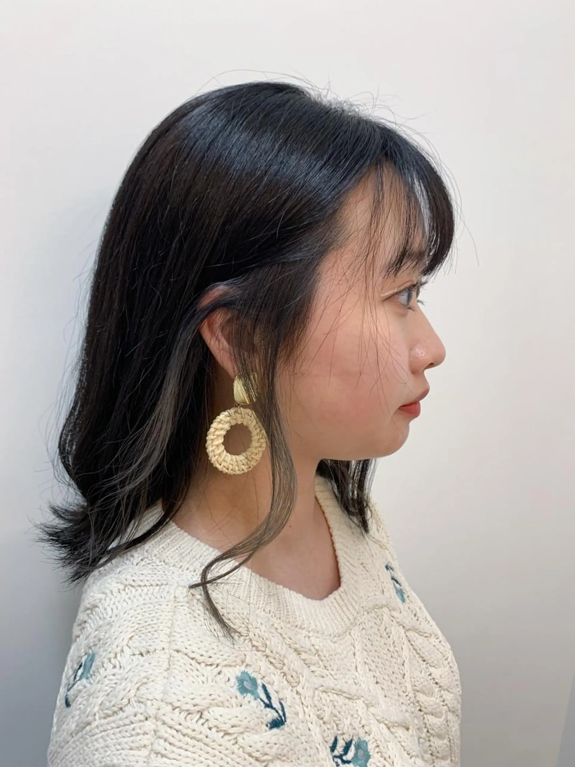 カラー イヤリングカラー シルバー 三品 早妃のヘアスタイル