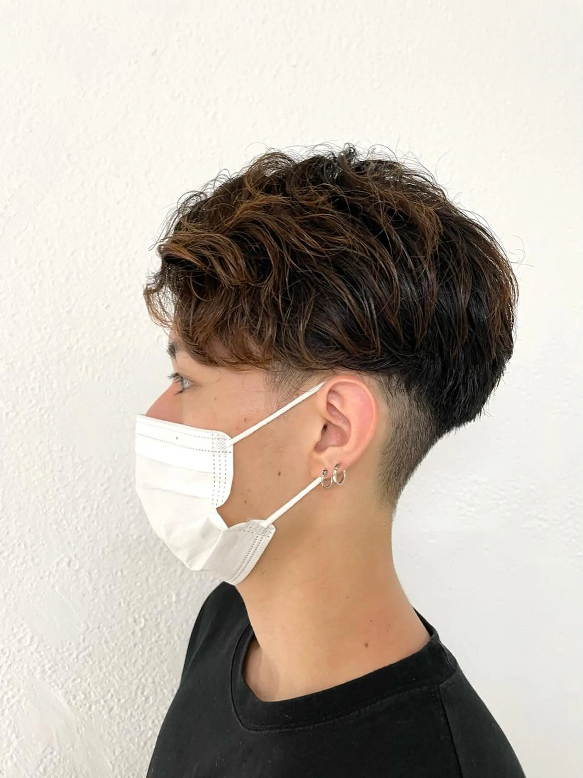 ショート カラー パーマ メンズ センターパート 【東北メンズヘア1 位受賞🥇】本間祐太のヘアスタイル