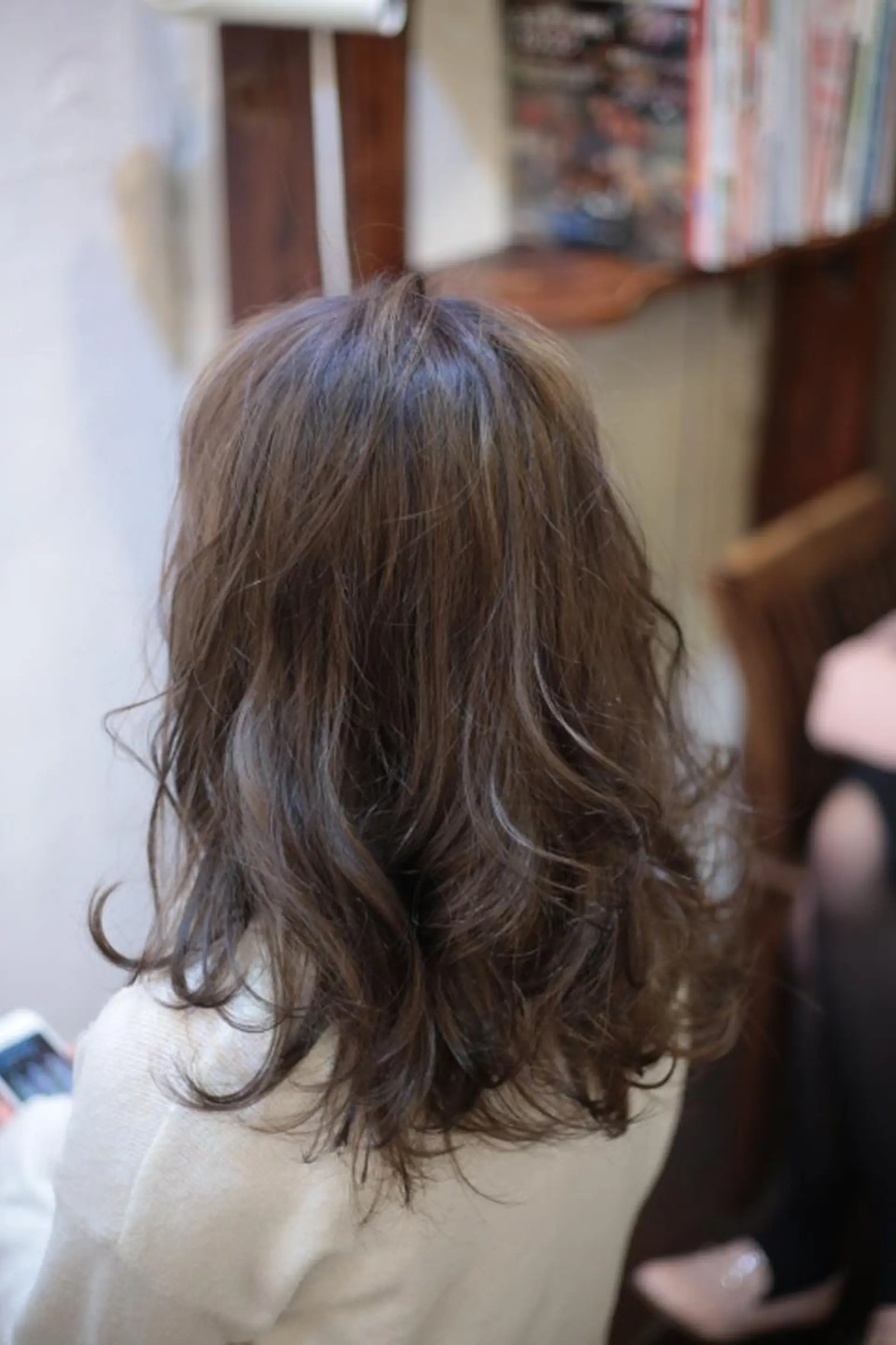 ミディアム カラー グレージュ 【韓国レイヤー特化 ハッシュカット】のヘアスタイル