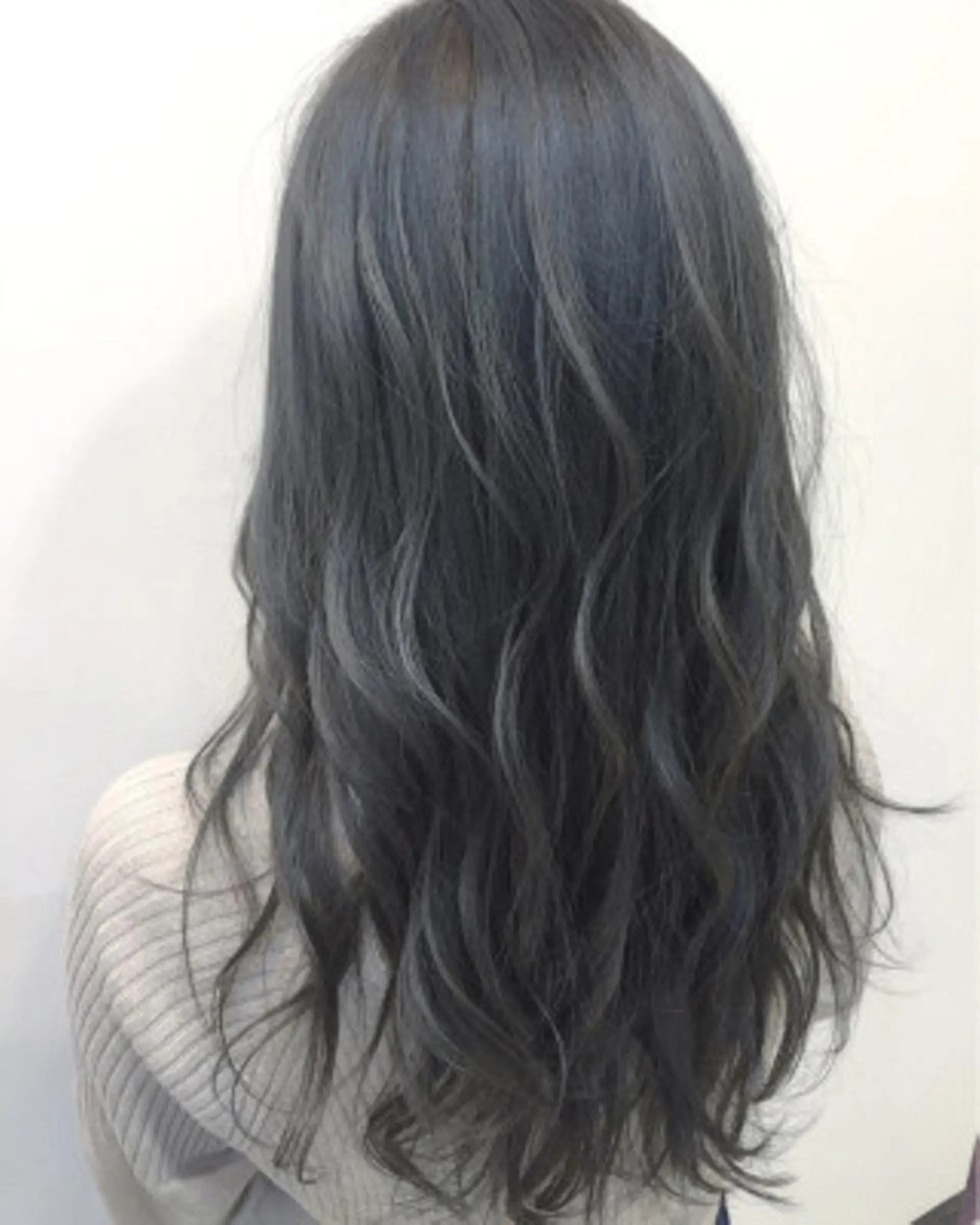 セミロング カラー 松戸　レイヤーカット 野口　康太郎のヘアスタイル