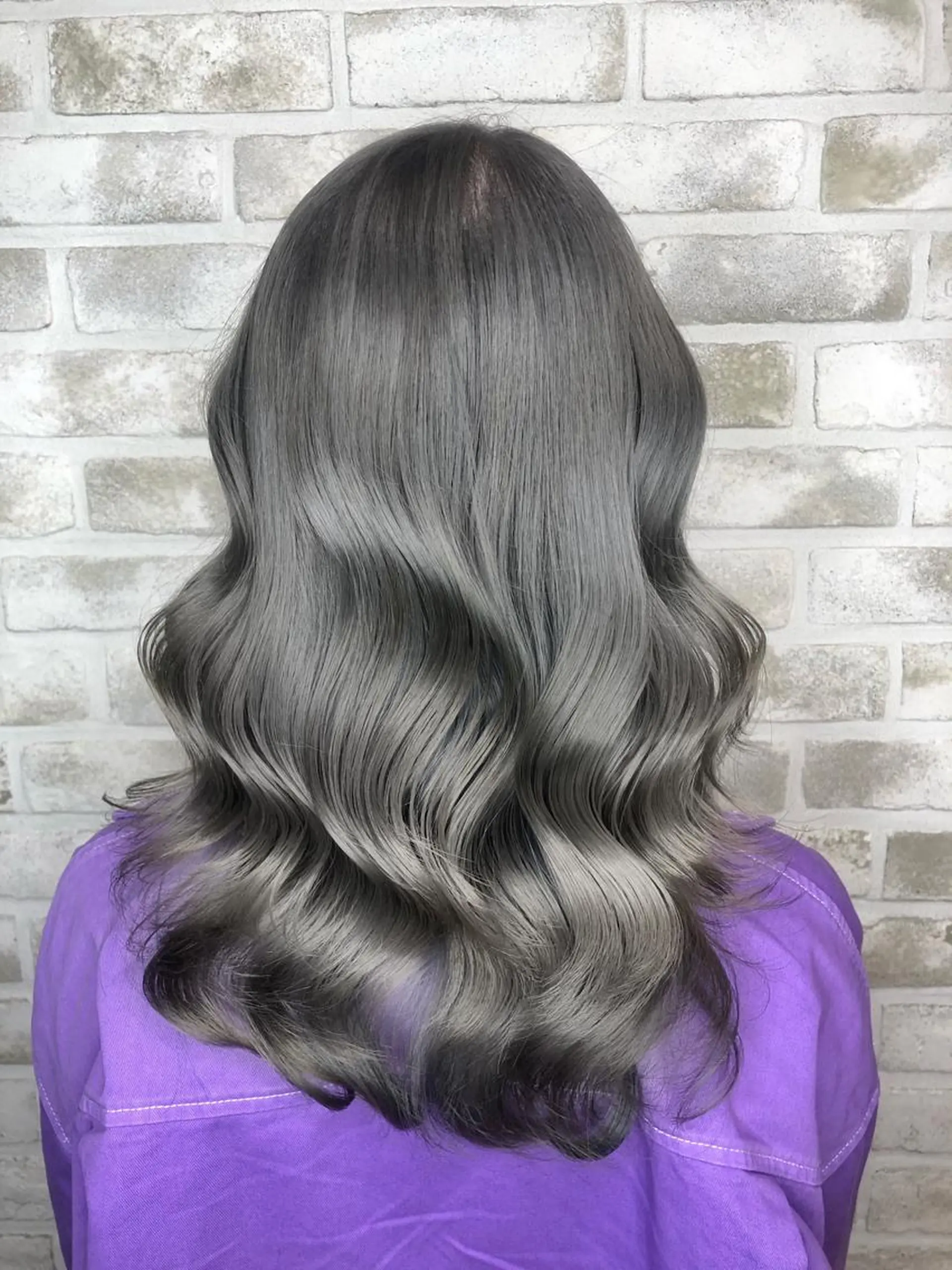 セミロング カラー ヘアアレンジ マツエク・マツパ シルバー トッチ 艶髪髪質改善のヘアスタイル