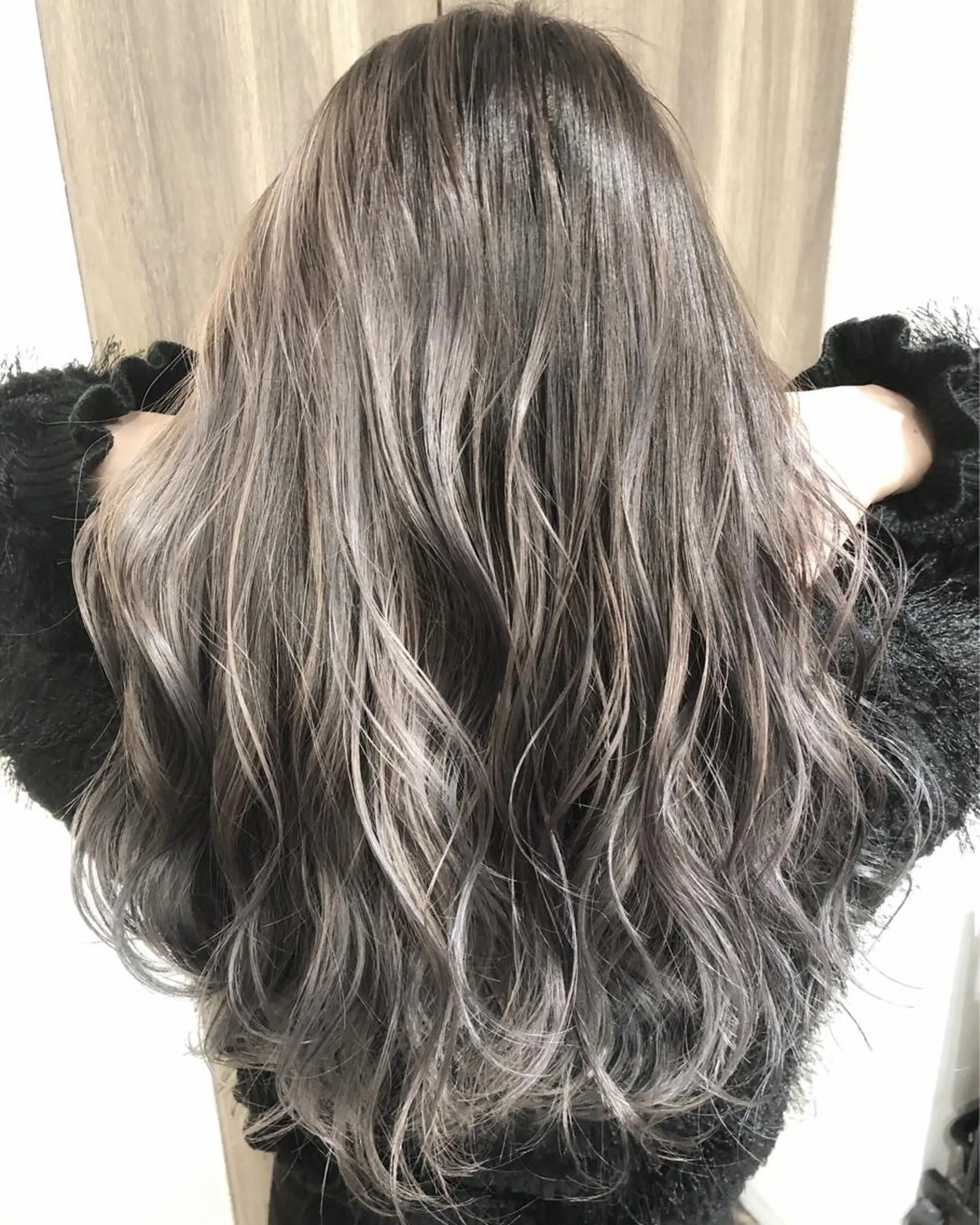 ロング カラー グレージュ biscohair 髪にドラマを。のヘアスタイル