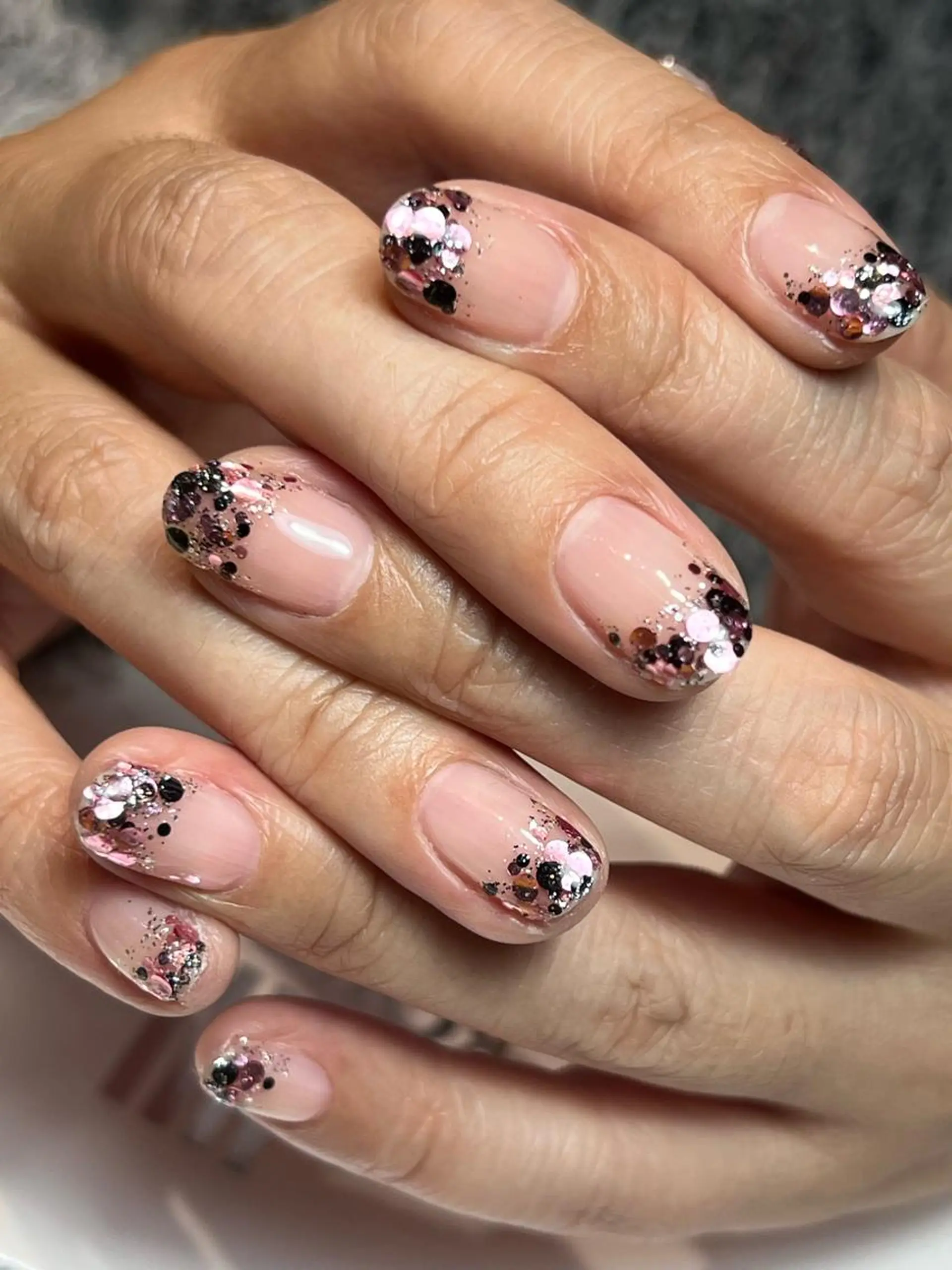 ネイル グラデーション ラメ(グリッター) ラメグラデーション ワンカラーネイル bijou nails所属・bijou nails　蓮のネイルデザイン