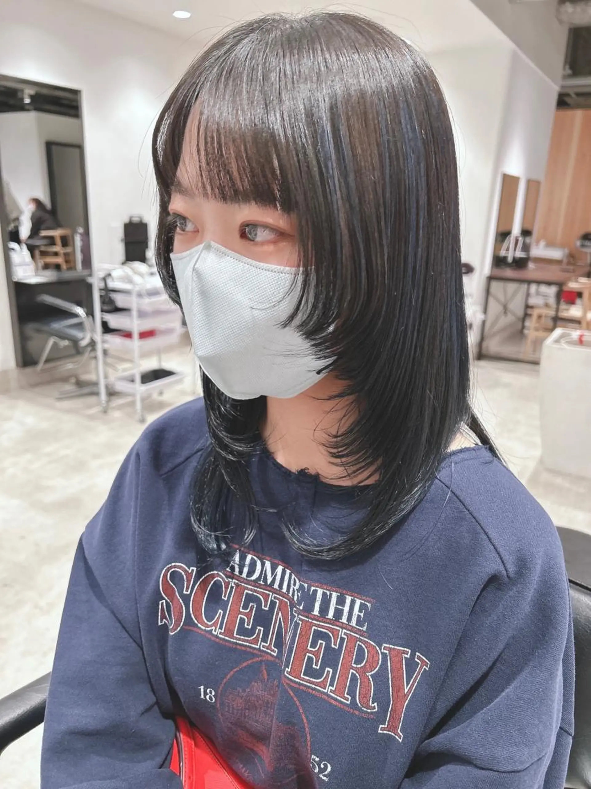 ミディアム カラー ブリーチ ブルーカラー ハイライトカラー ハイライト ウルフカット カット ヘアカラー トリートメント ヘッドスパ スキバサミを使わない カット🌼唯🌼のヘアスタイル