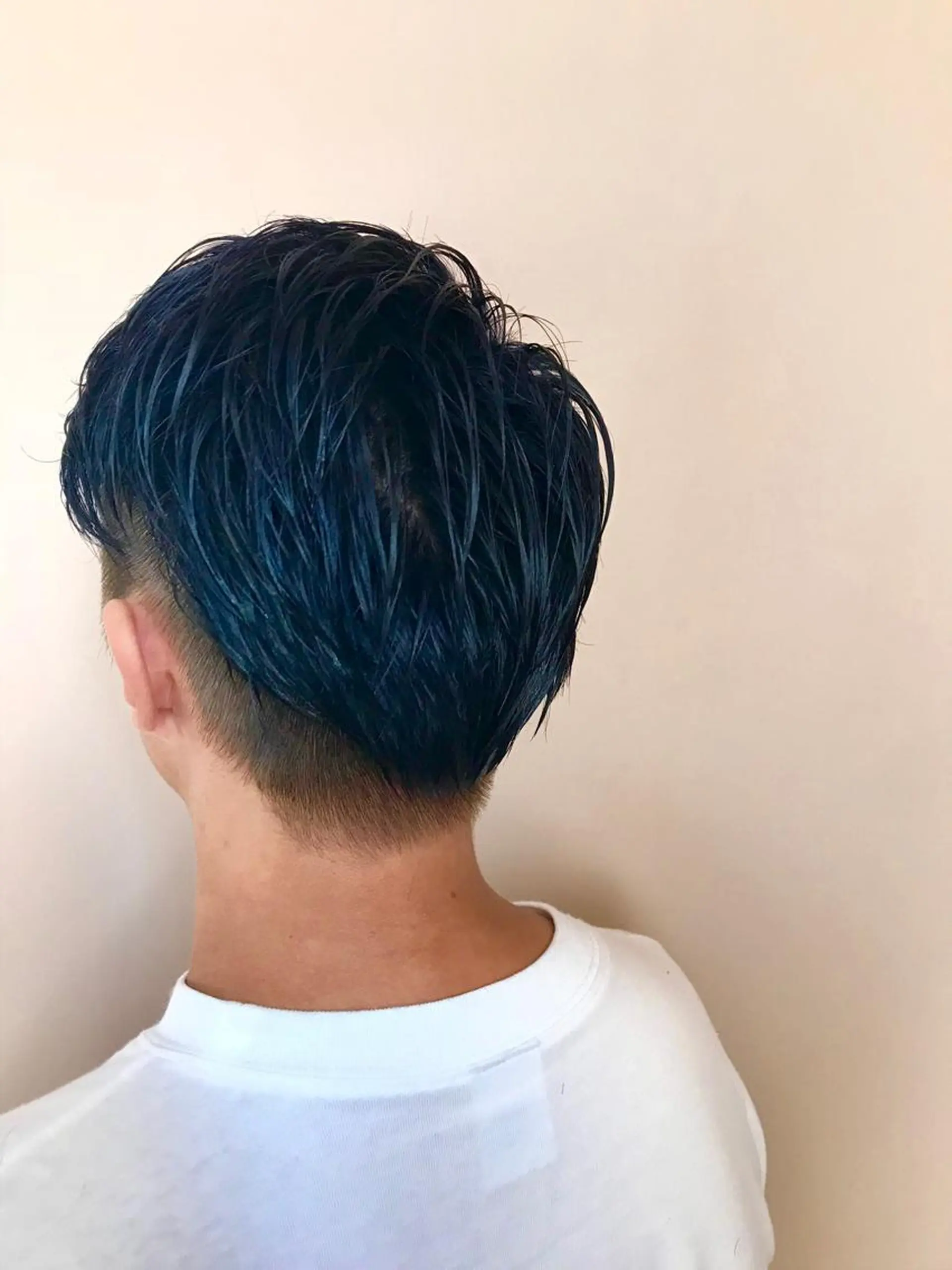 ショート カラー アッシュ ブルーカラー ブルーアッシュ 島袋 ナオユキのヘアスタイル