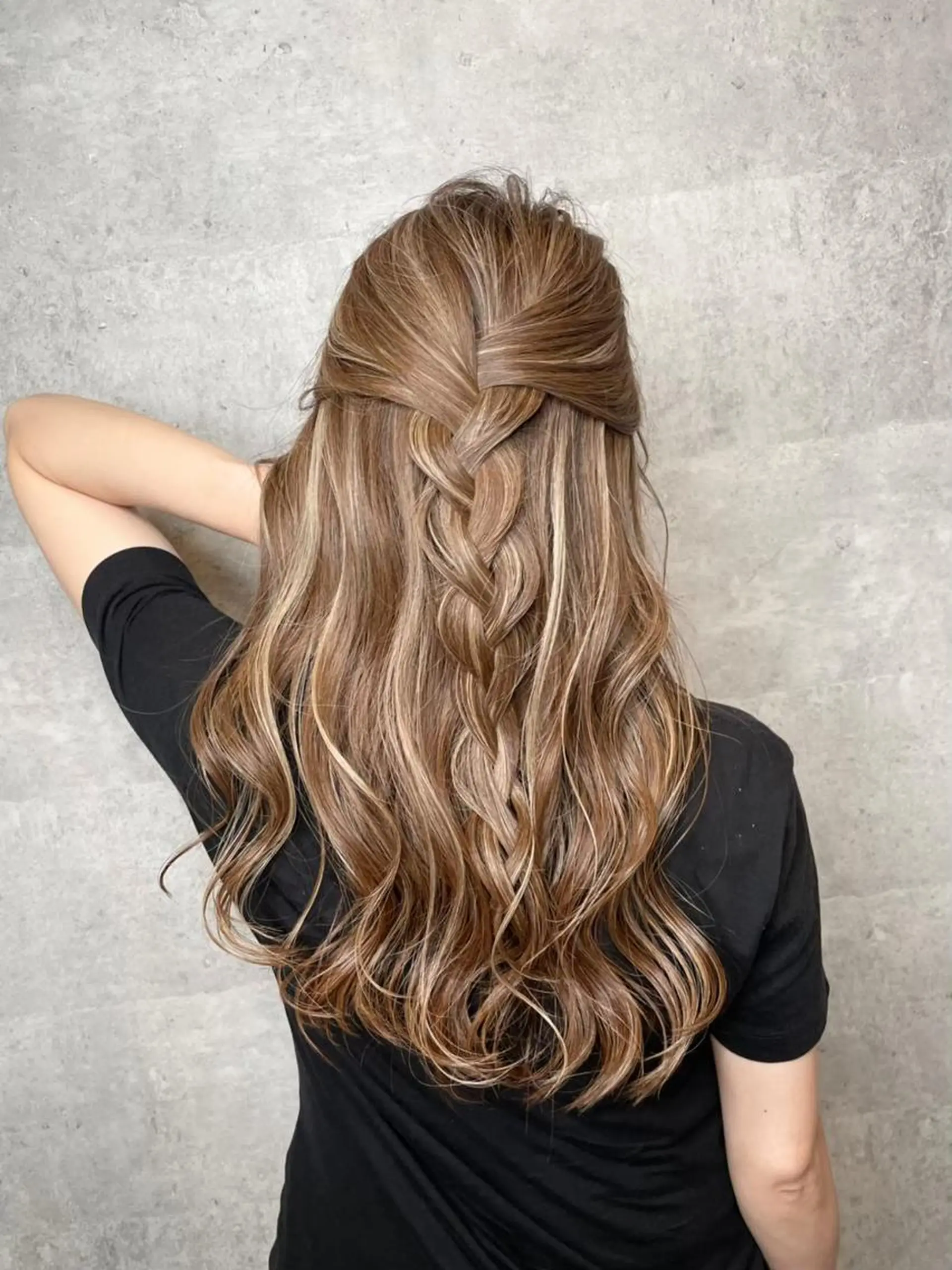 ロング ボブ 斜めバング 外国人風カラー 伸ばしかけ ハイライト カット ヘアカラー ＿WHITE鳳店 アンダーバーホワイトのヘアスタイル