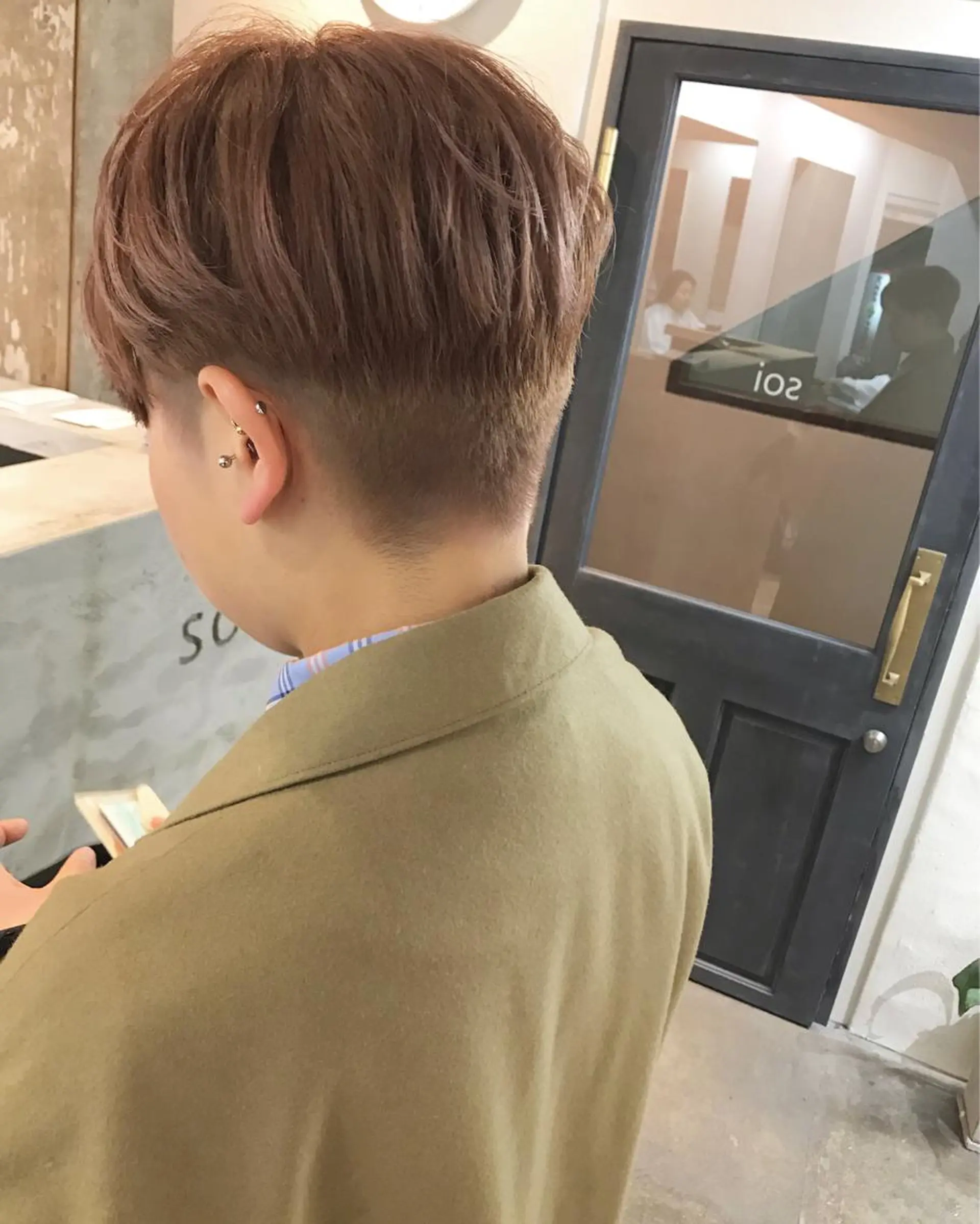 ショート カラー ベージュカラー ピンクカラー ピンクベージュ カット ヘアカラー トリートメント 🧼柴田 健太郎🧼のヘアスタイル