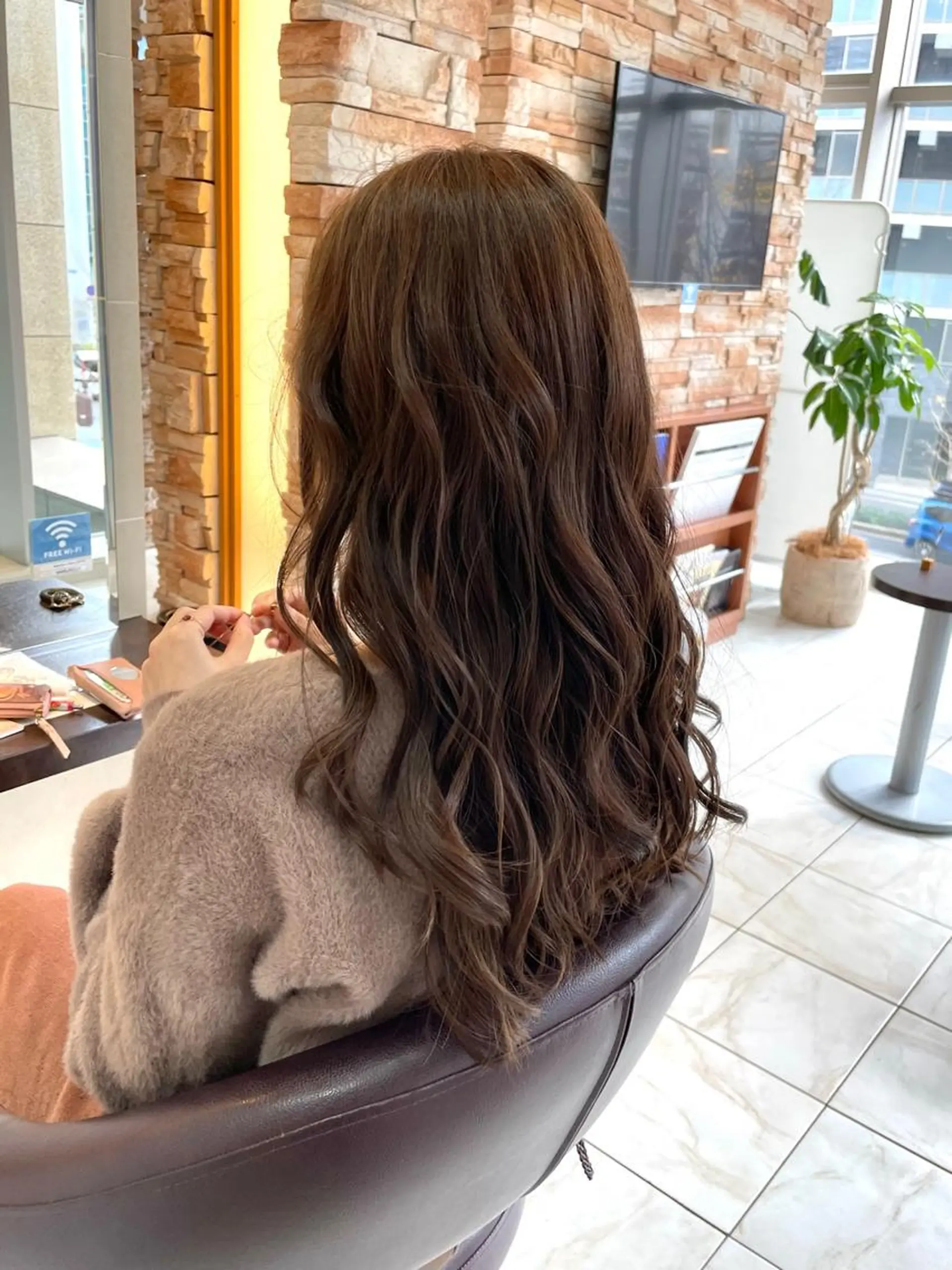 ロング ヘアカラー 新籾 尚哉のヘアスタイル