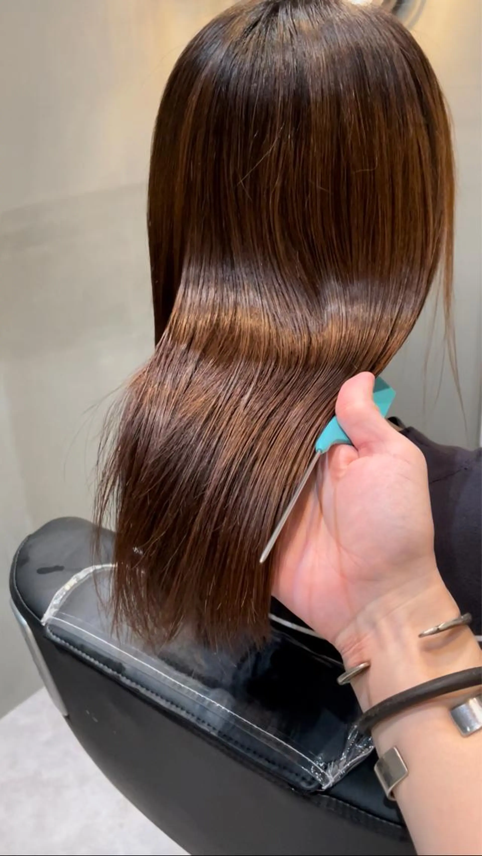 ロング 【レイヤーカット】 関根【コテ巻パーマ】のヘアスタイル