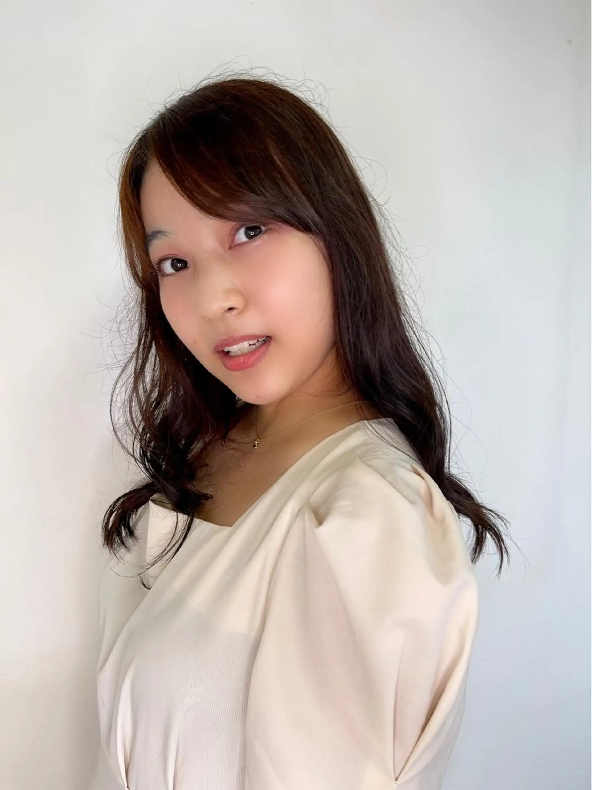 セミロング 鶴﨑 美優亜のヘアスタイル