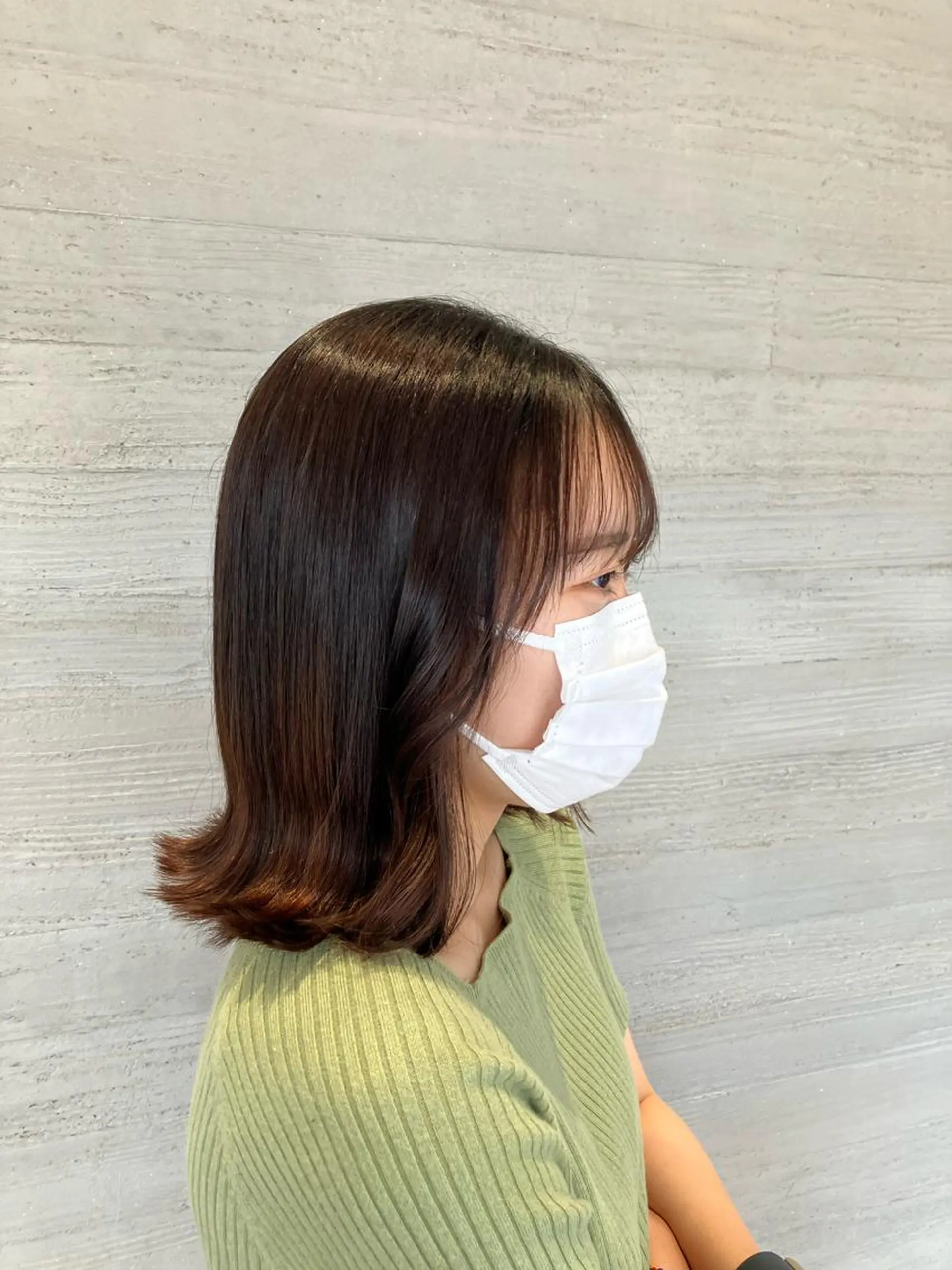 ミディアム 外ハネヘア サキ🤍ハイトーン 🩰くびれ巻きヘアのヘアスタイル