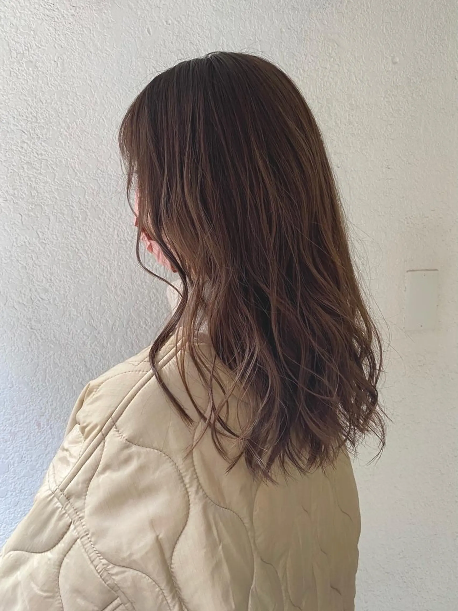 ロング カラー アッシュ ベージュカラー ブリーチ 透明感カラー ブリーチなしカラー 小川 美奈のヘアスタイル