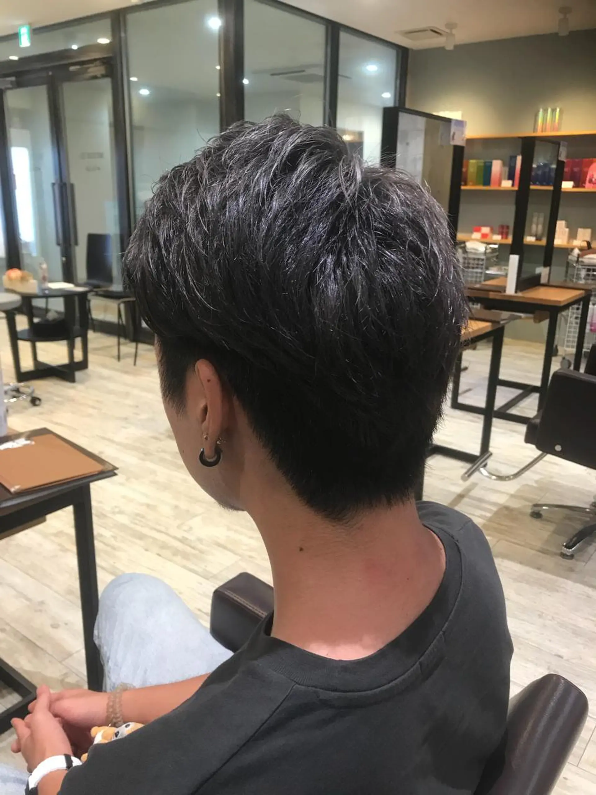 ショート カラー パーマ ヘアアレンジ メンズ キッズ ネイル マツエク・マツパ メンズブリーチ アディクシーカラー ブリーチ シルバー シルバー ヘアカラー EnBlesS西宮 マンツーマン神道有基のヘアスタイル