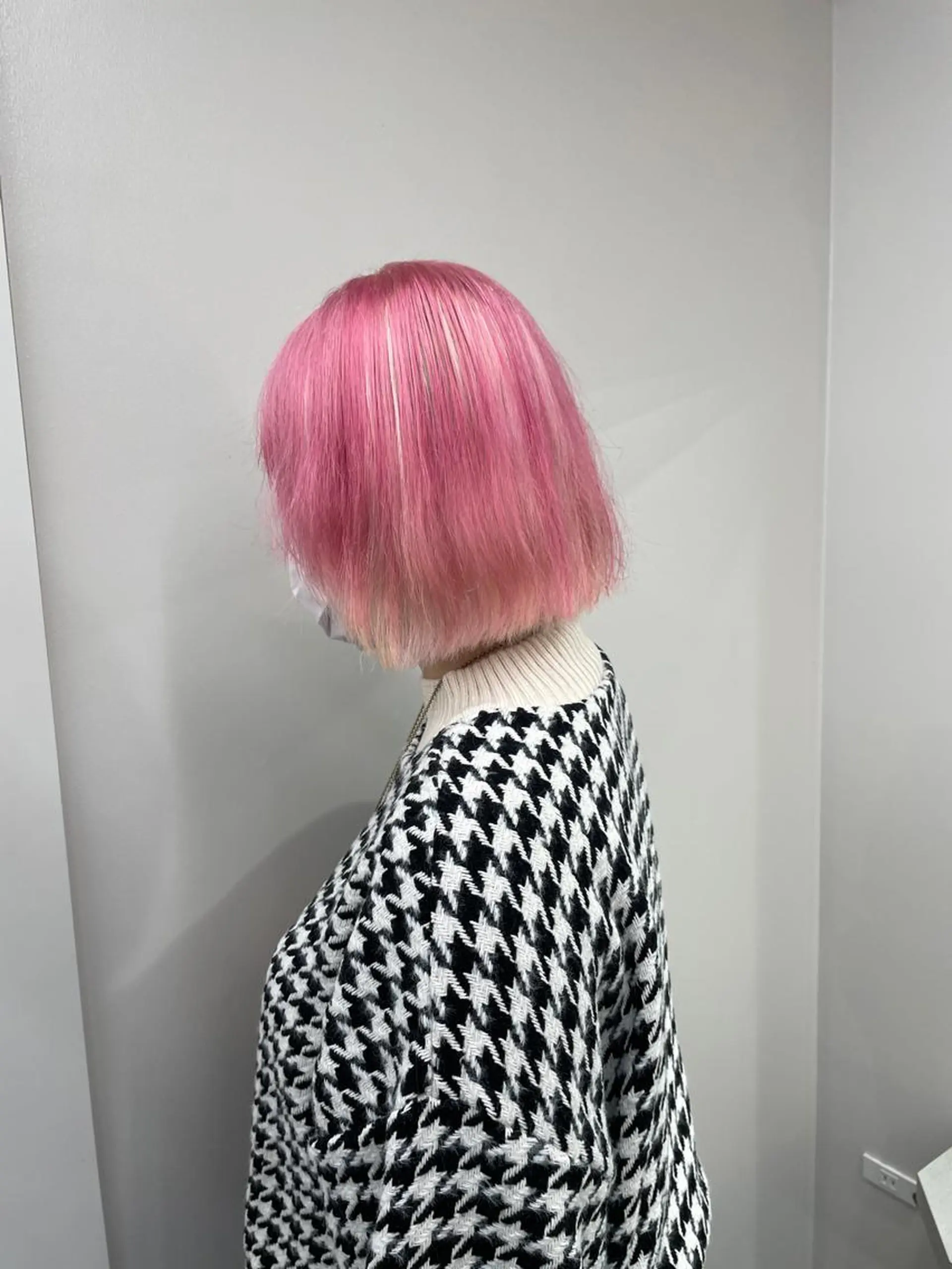 ミディアム カラー 切りっぱなしボブ レイヤー/縮毛矯正のヘアスタイル