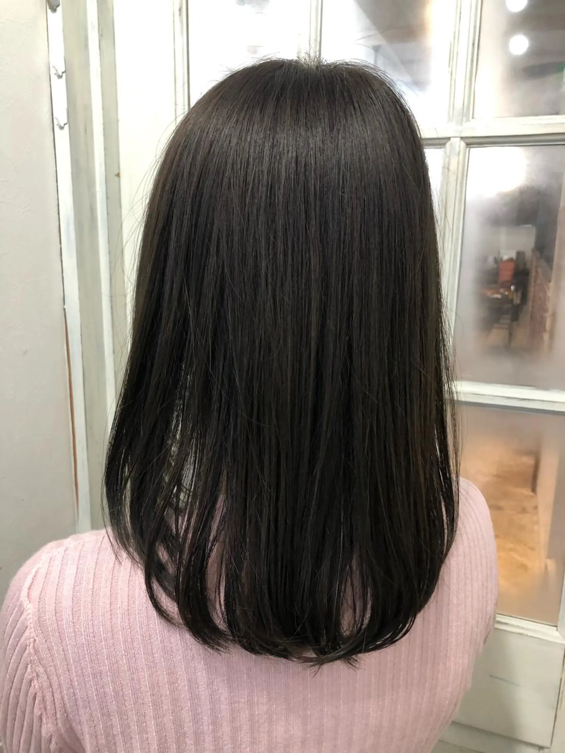 セミロング 白いハイライト🤍 タナカリョウスケのヘアスタイル