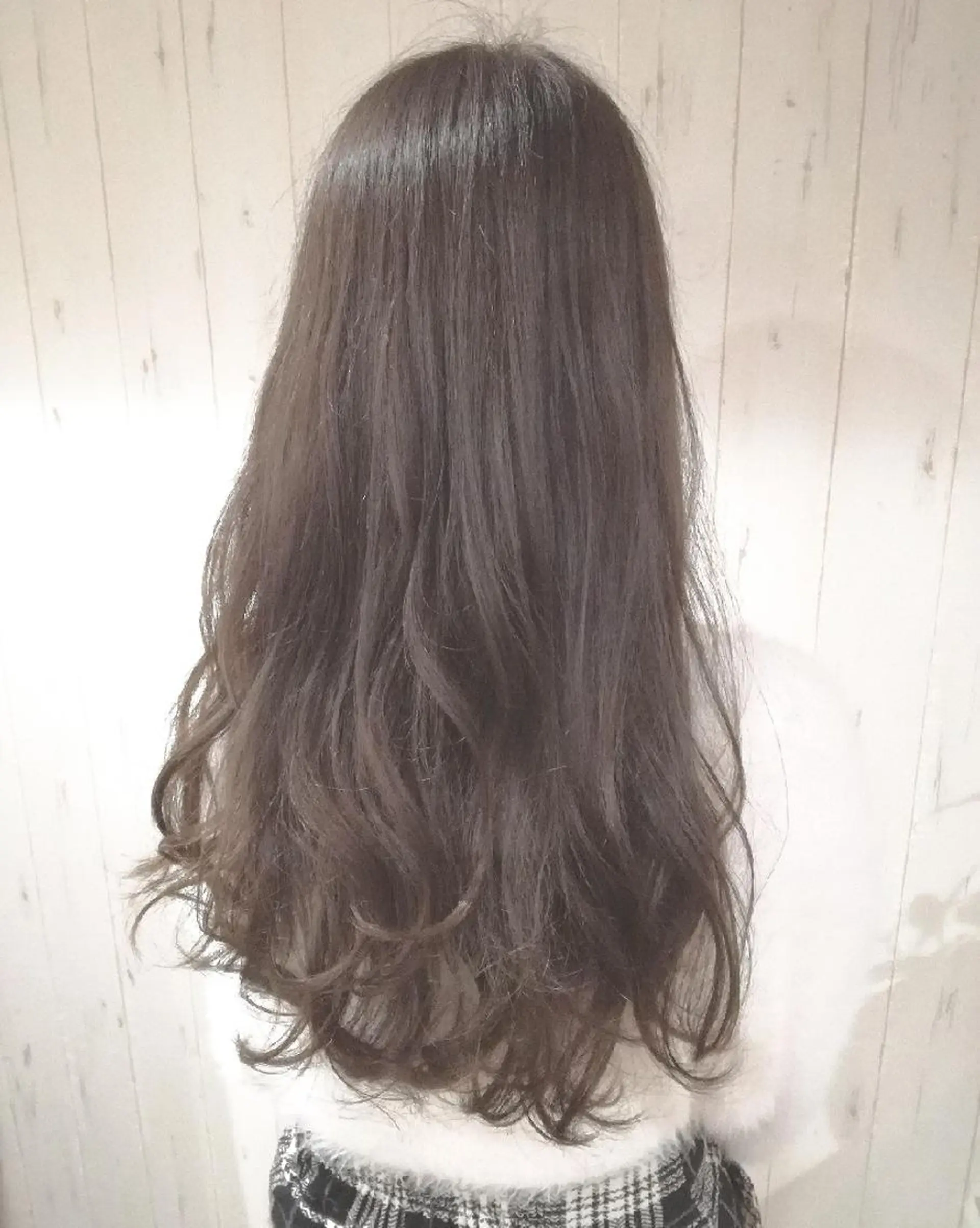 カラー ロング アッシュ ベージュカラー 透明感カラー ヘアカラー 西川 敏夫のヘアスタイル