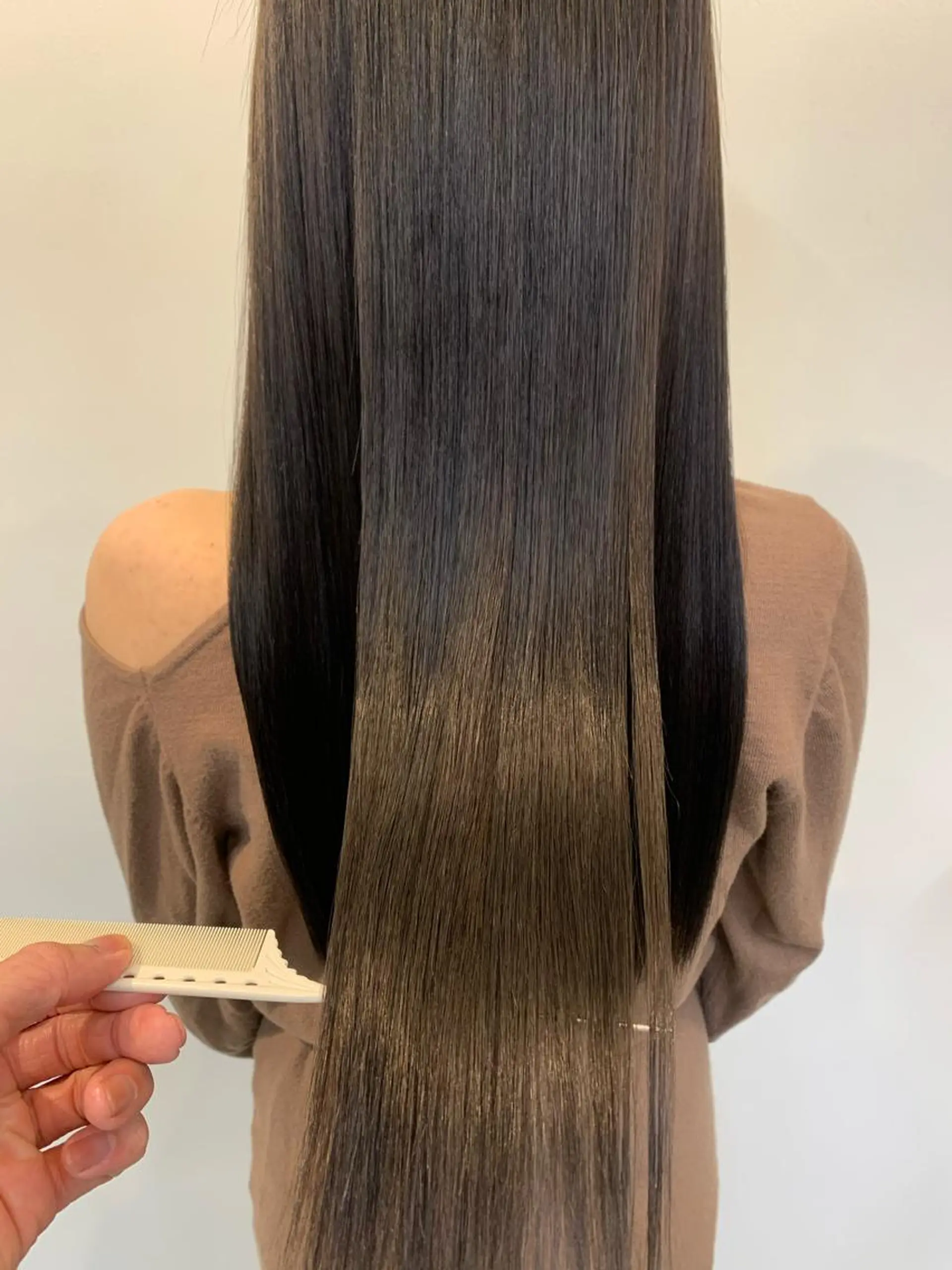 ロング カラー ブリーチ 髪質改善 トリートメント トップ スタイリストのヘアスタイル