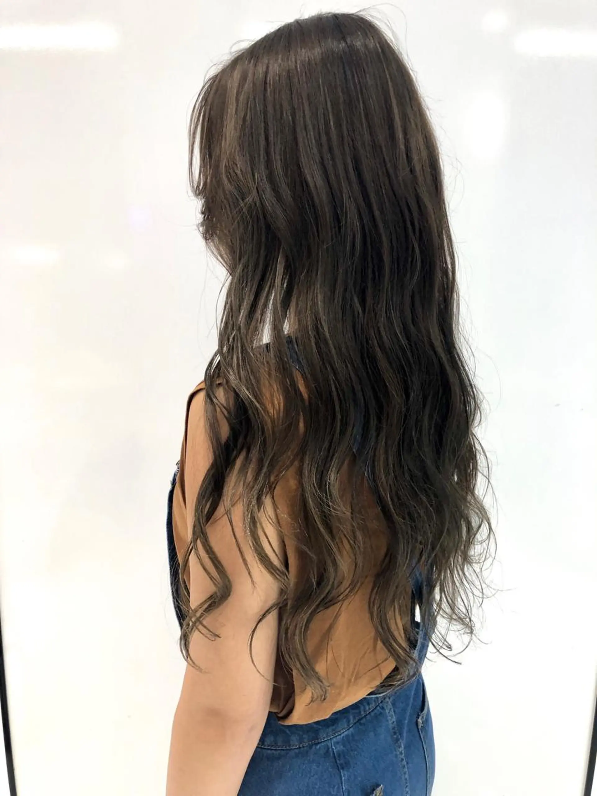 ロング カラー ベージュカラー ハイライトカラー ハイライト 相川 愛実のヘアスタイル