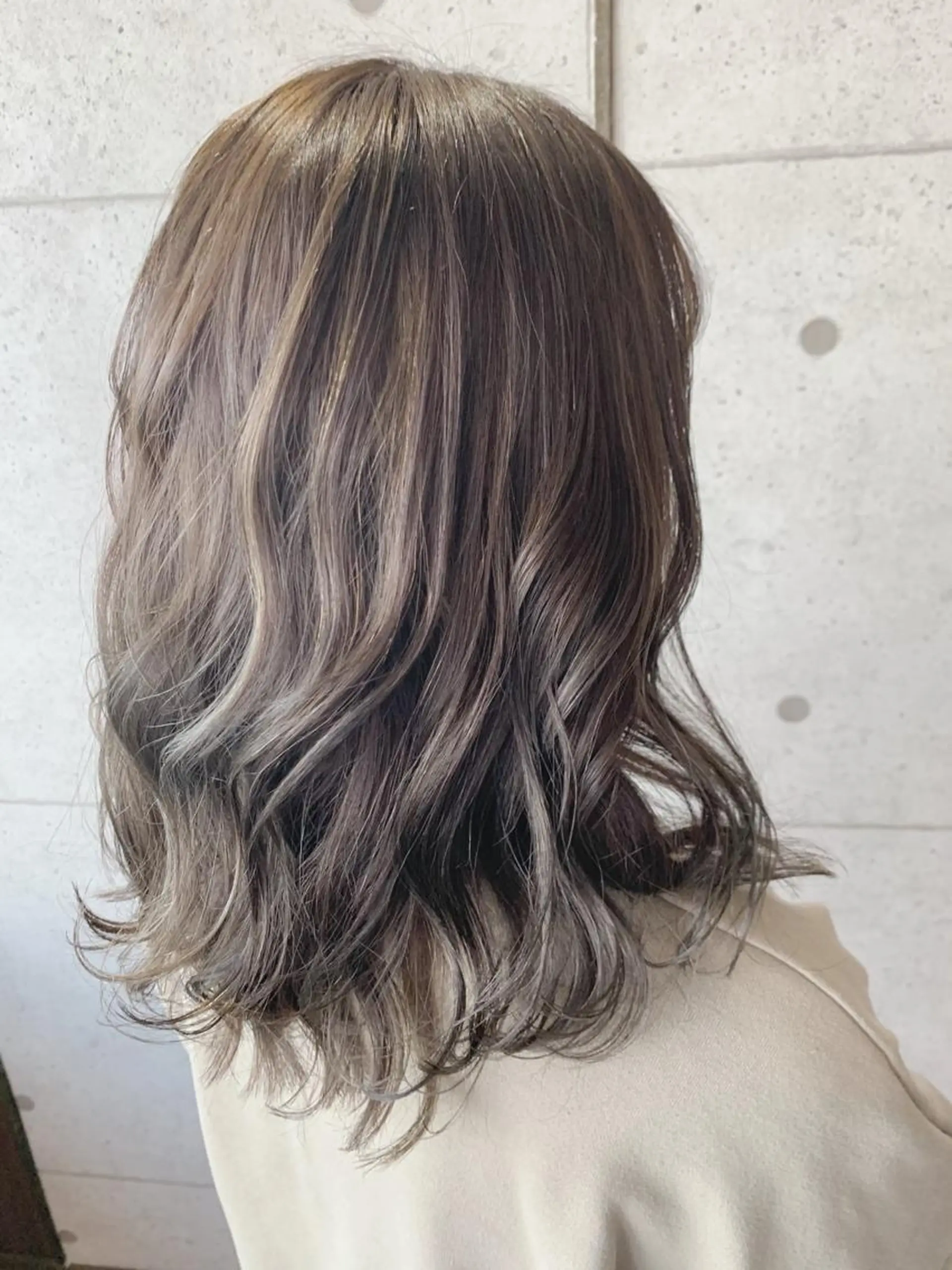 ミディアム カラー 福森 みずきのヘアスタイル