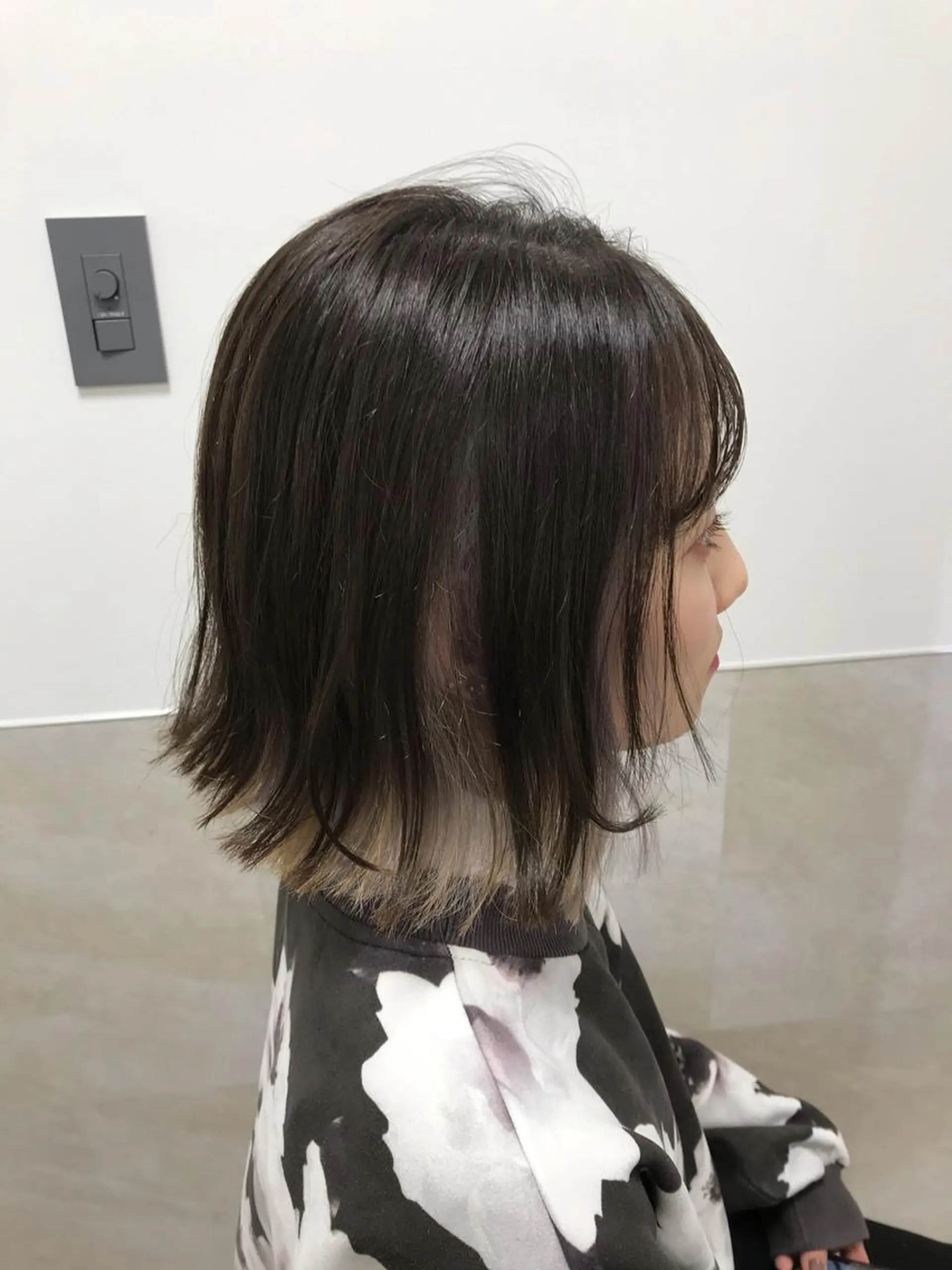 ミディアム カラー ブリーチ インナーカラー ere hair salonのヘアスタイル