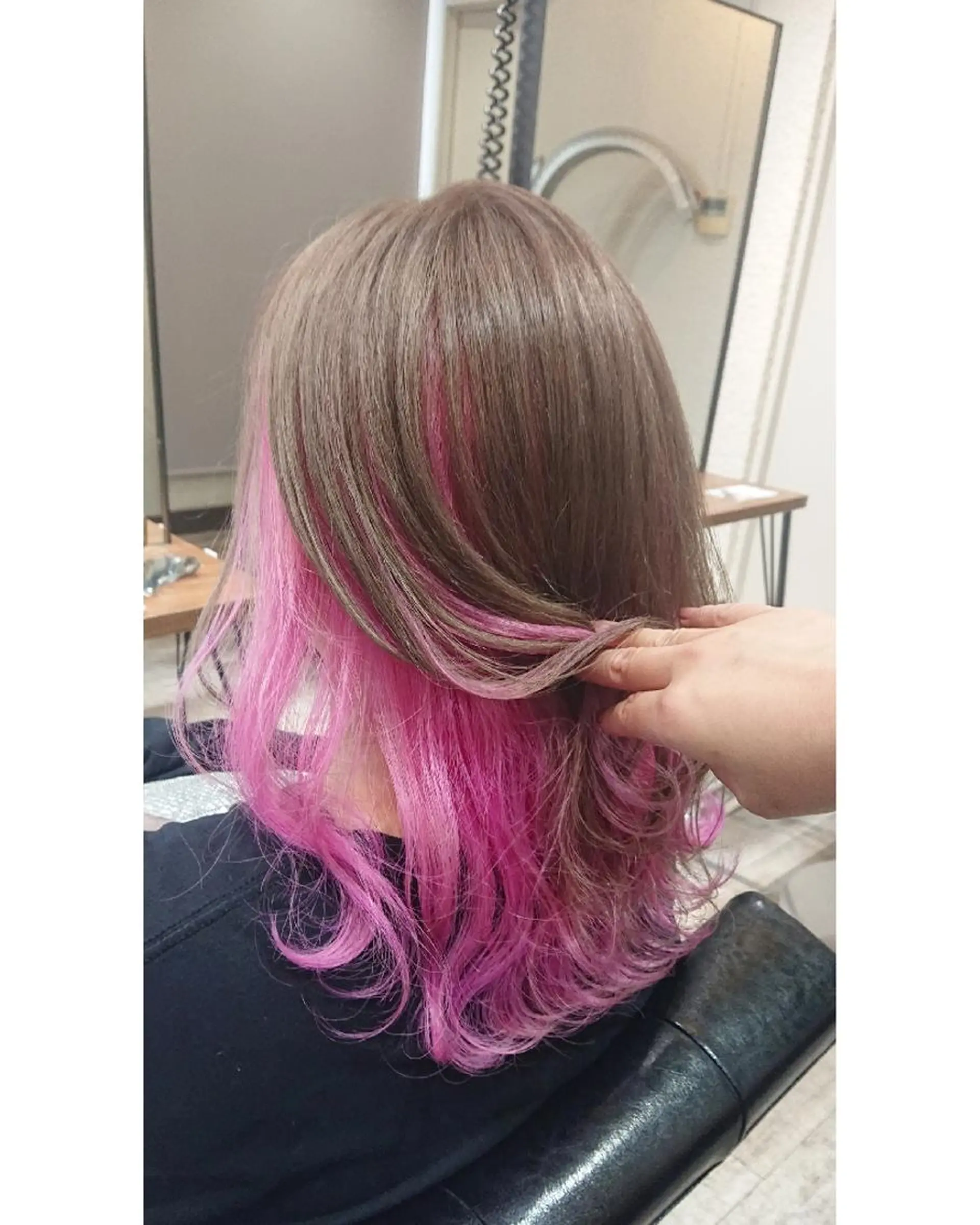 セミロング カラー ピンクカラー 艶カラー/インナー /グラデ/大西小百合のヘアスタイル