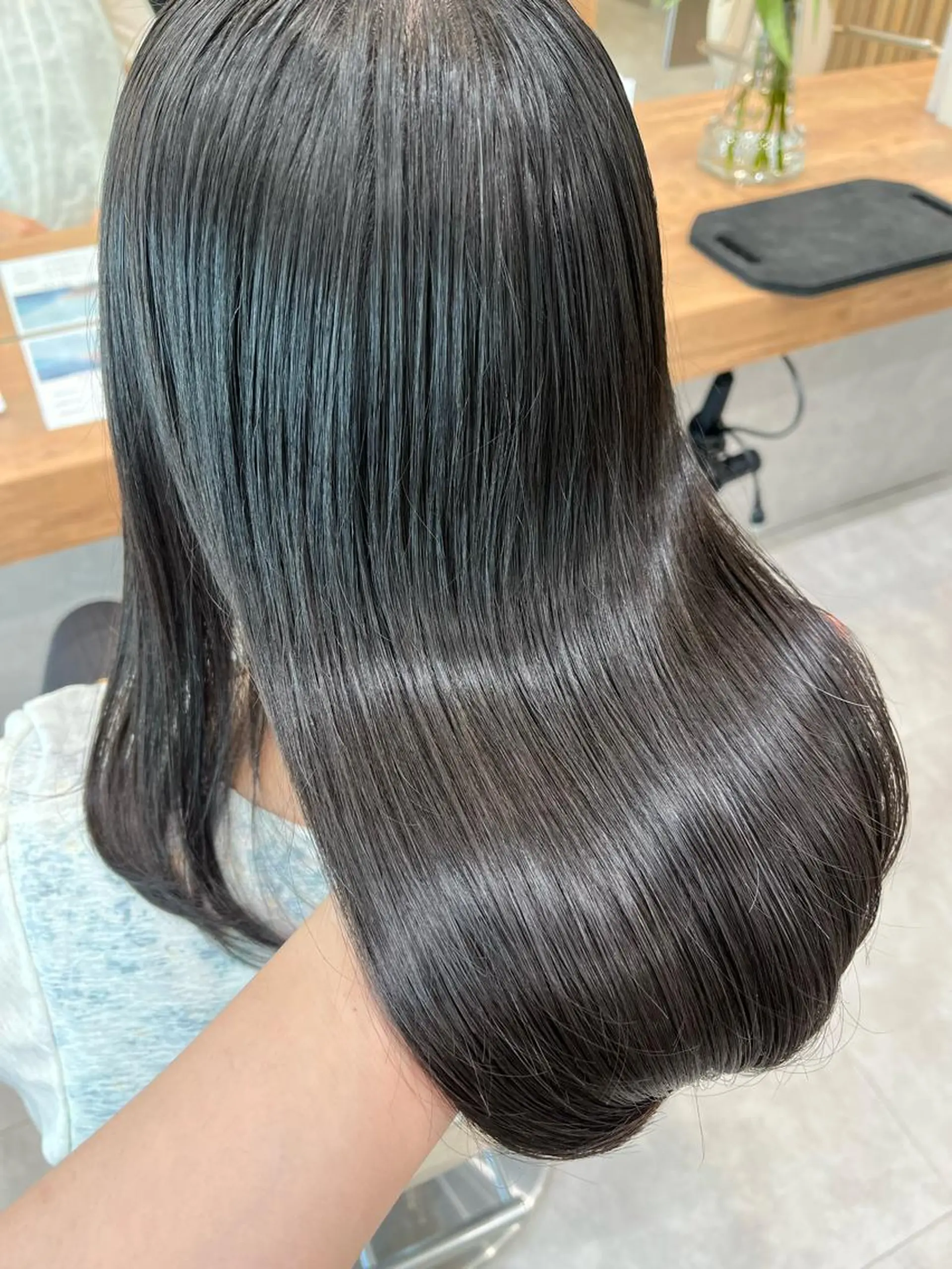 セミロング カット トリートメント ヘッドスパ 近 紗理奈のヘアスタイル